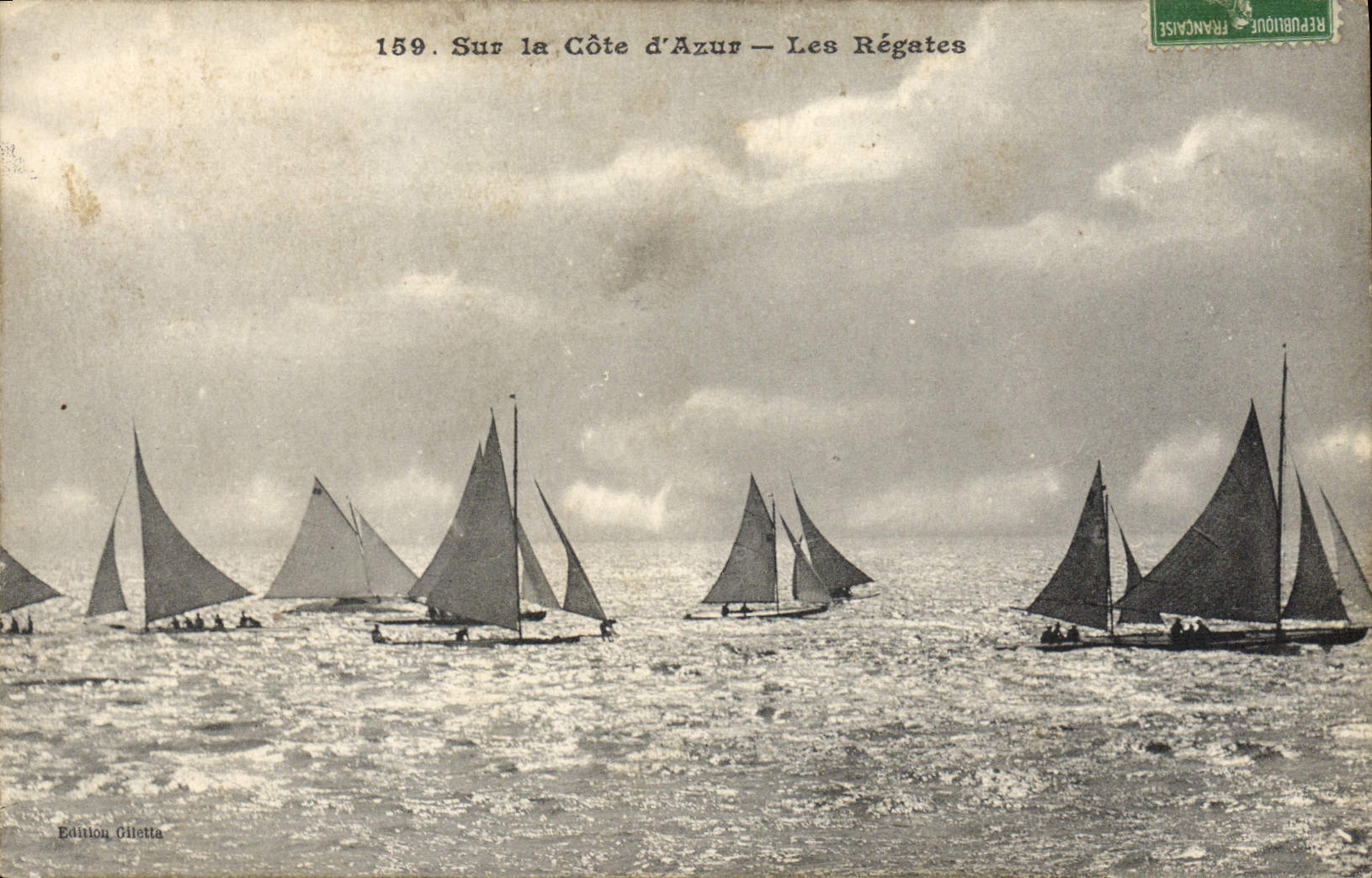 CPA Bateau Voilier Sur la cote Les regates