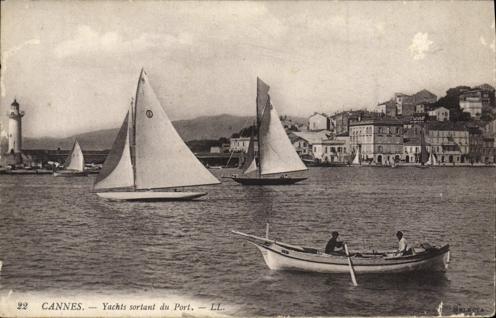 CPA Bateau Voilier Cannes Yachts sortant du port