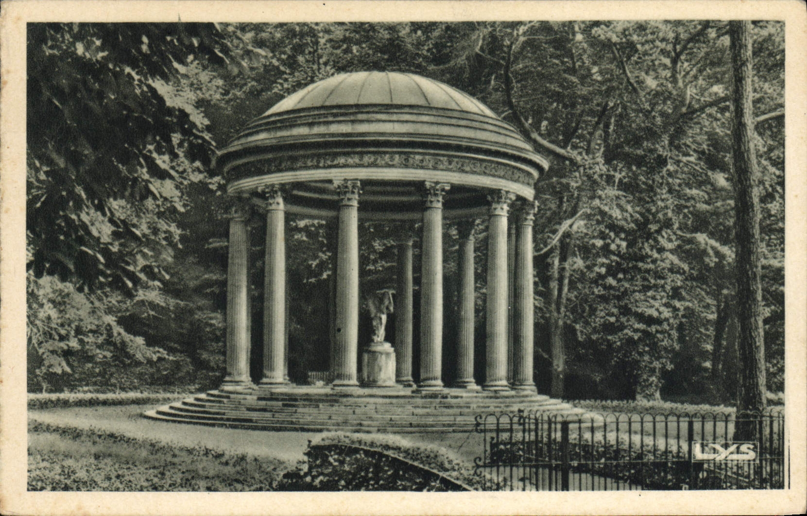 VINTAGE POSTCARD Versailles the Hamlet the Temple De I' Amour