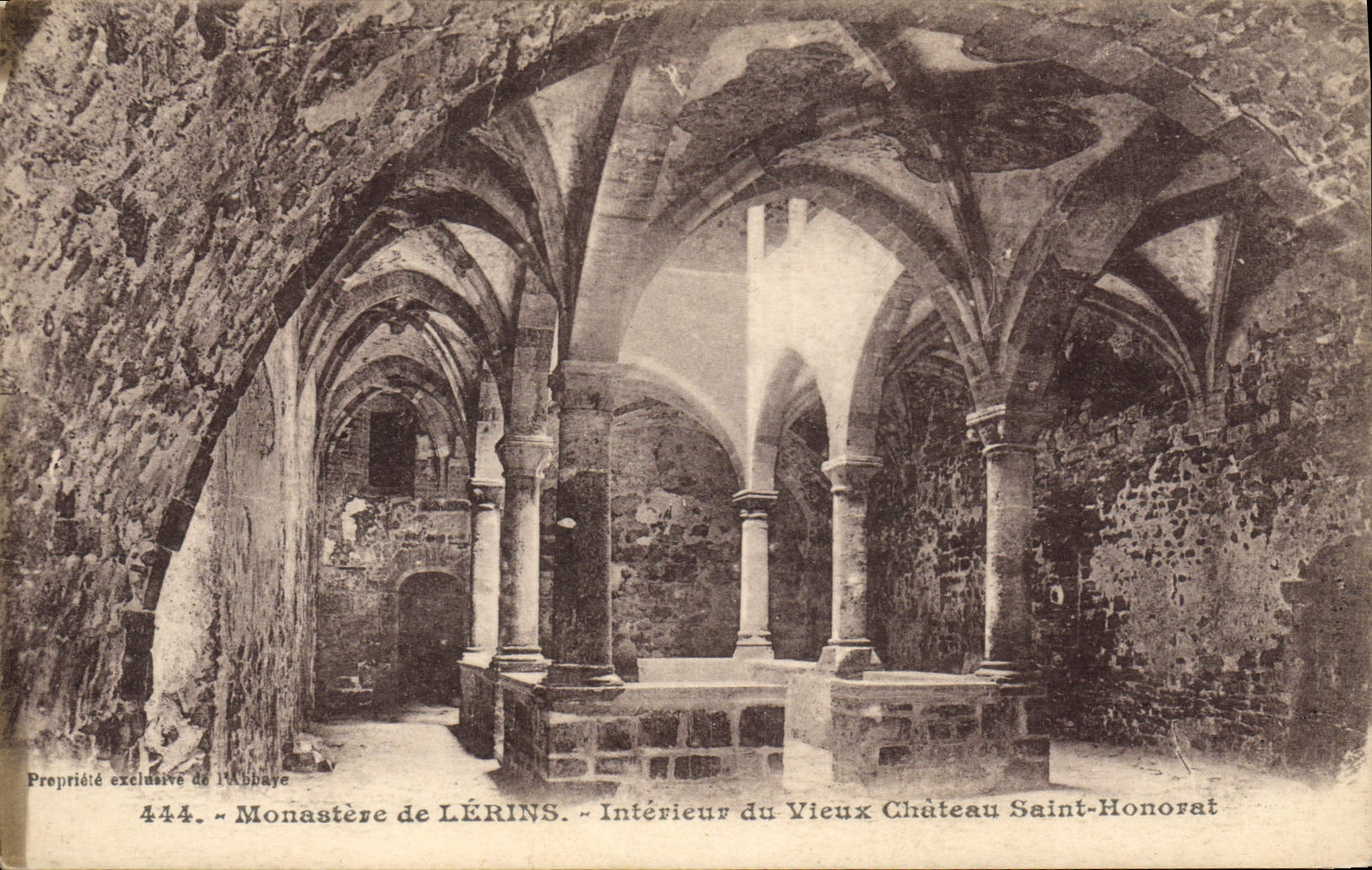 CPA Monastere De Lerins Interieur Du Vieux Chateau Saint Honorat