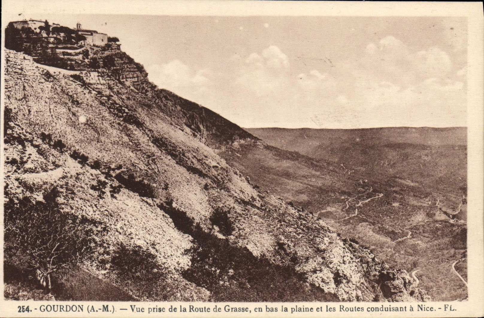 CPA Gourdon Vue Prise De La Route De Grasse en bas la plaine et les routes conduisant a Nice