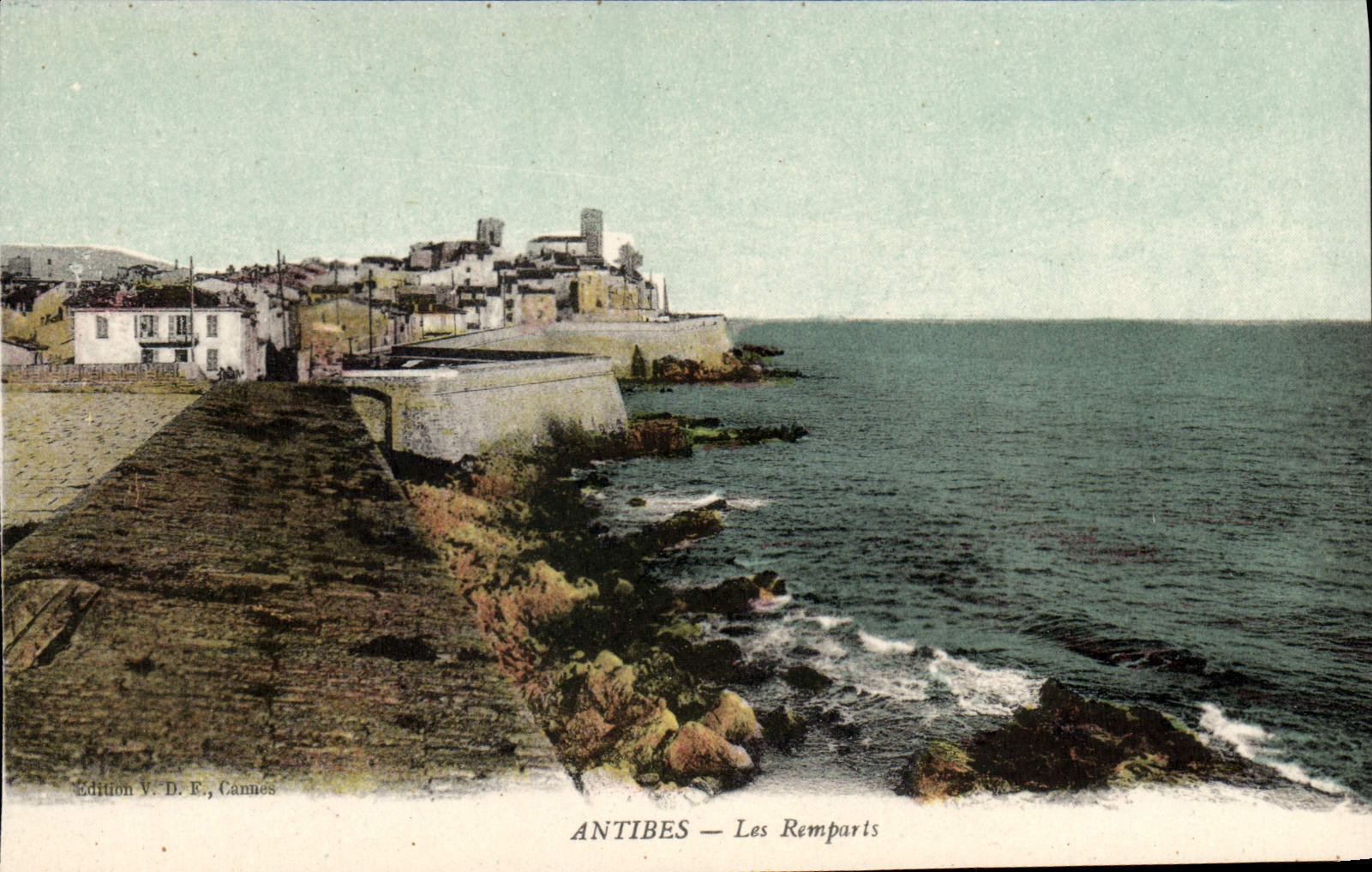 CPA Antibes Les Remparts