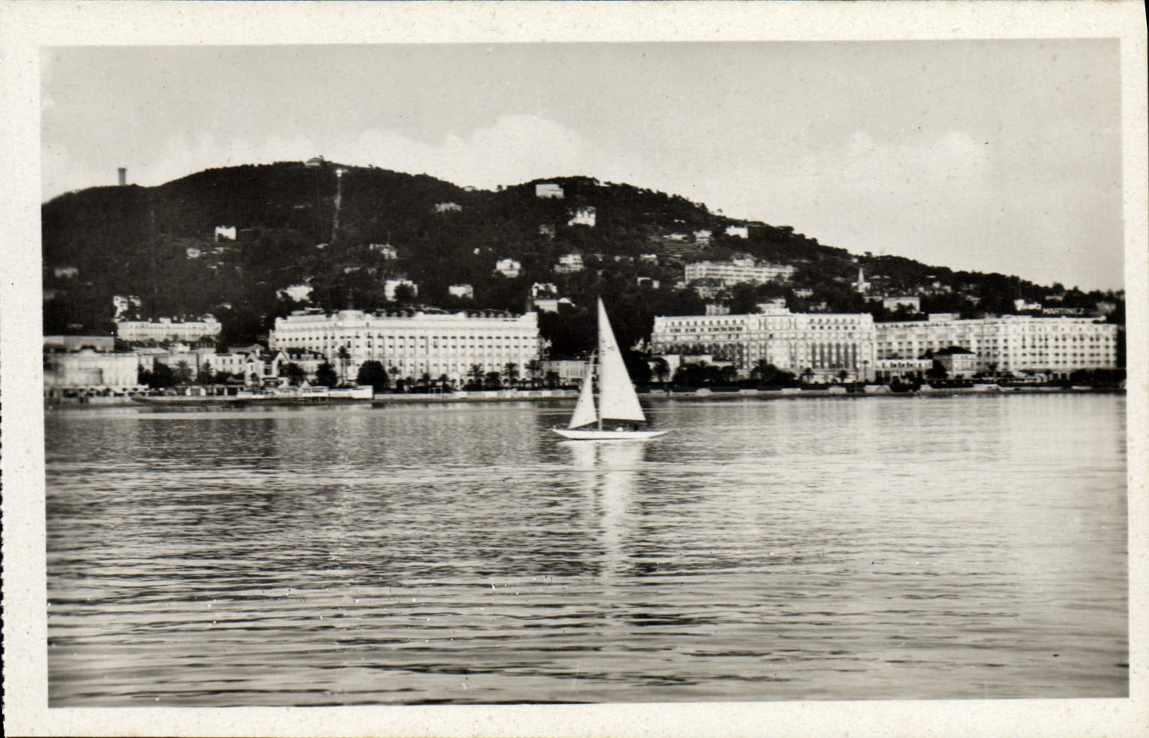 MODERN CARD Cannes hotels of the Small cross Seen from of the sea