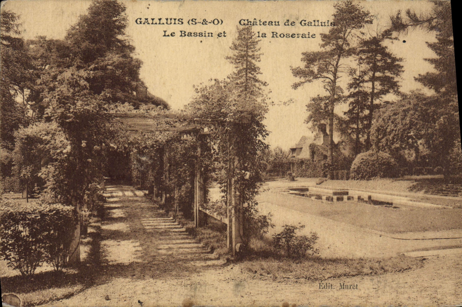 CPA Galluis Chateau De Galluis Le bassin et la roseraie