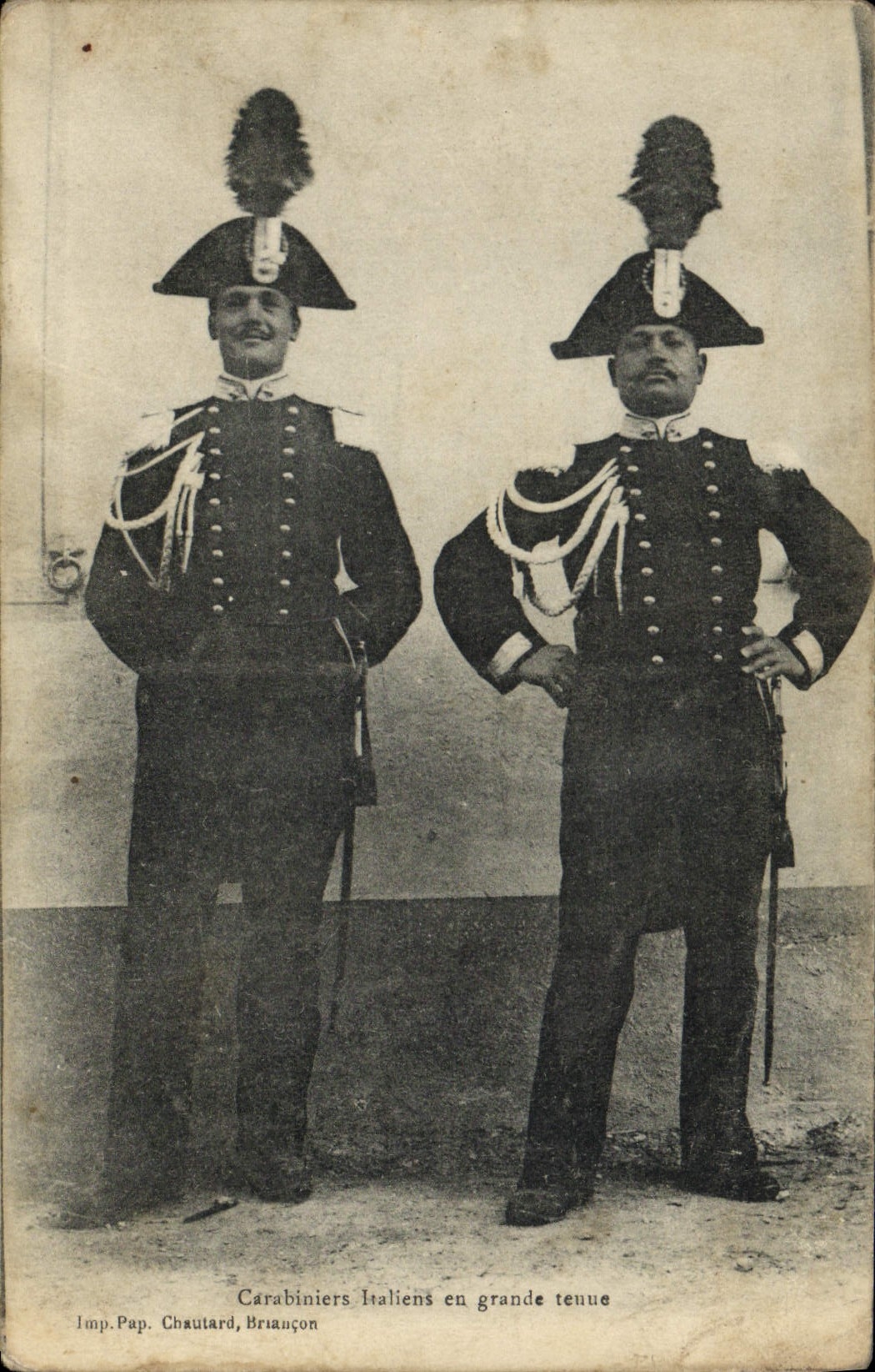 CPA Carabiniers italiens en grande tenue Police