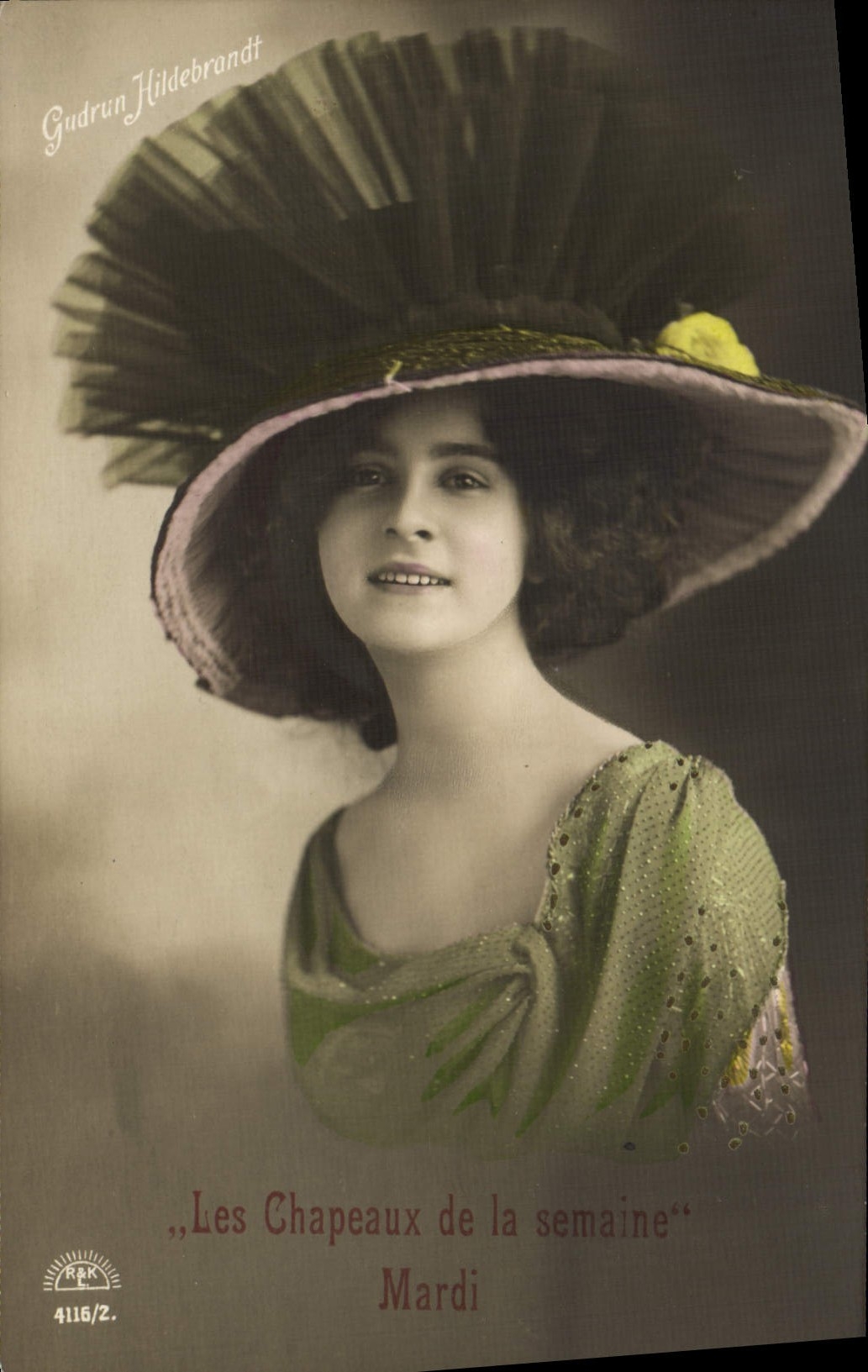 CPA Mode Femme Chapeau Les chapeaux de la semaine Mardi
