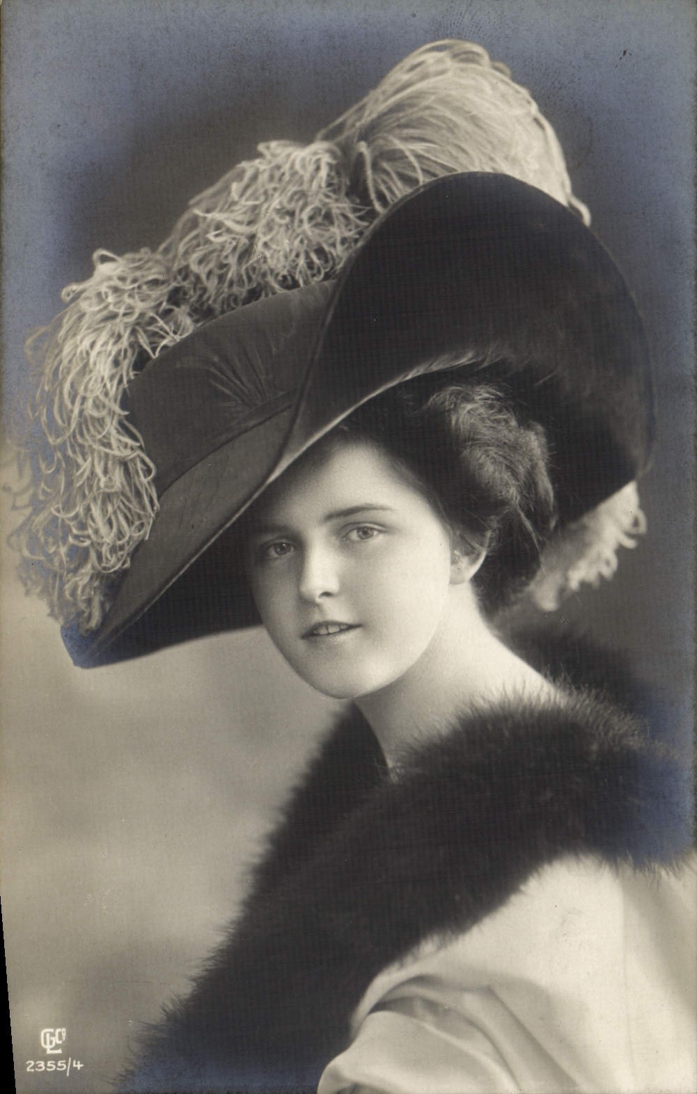 CPA Mode Femme Chapeau