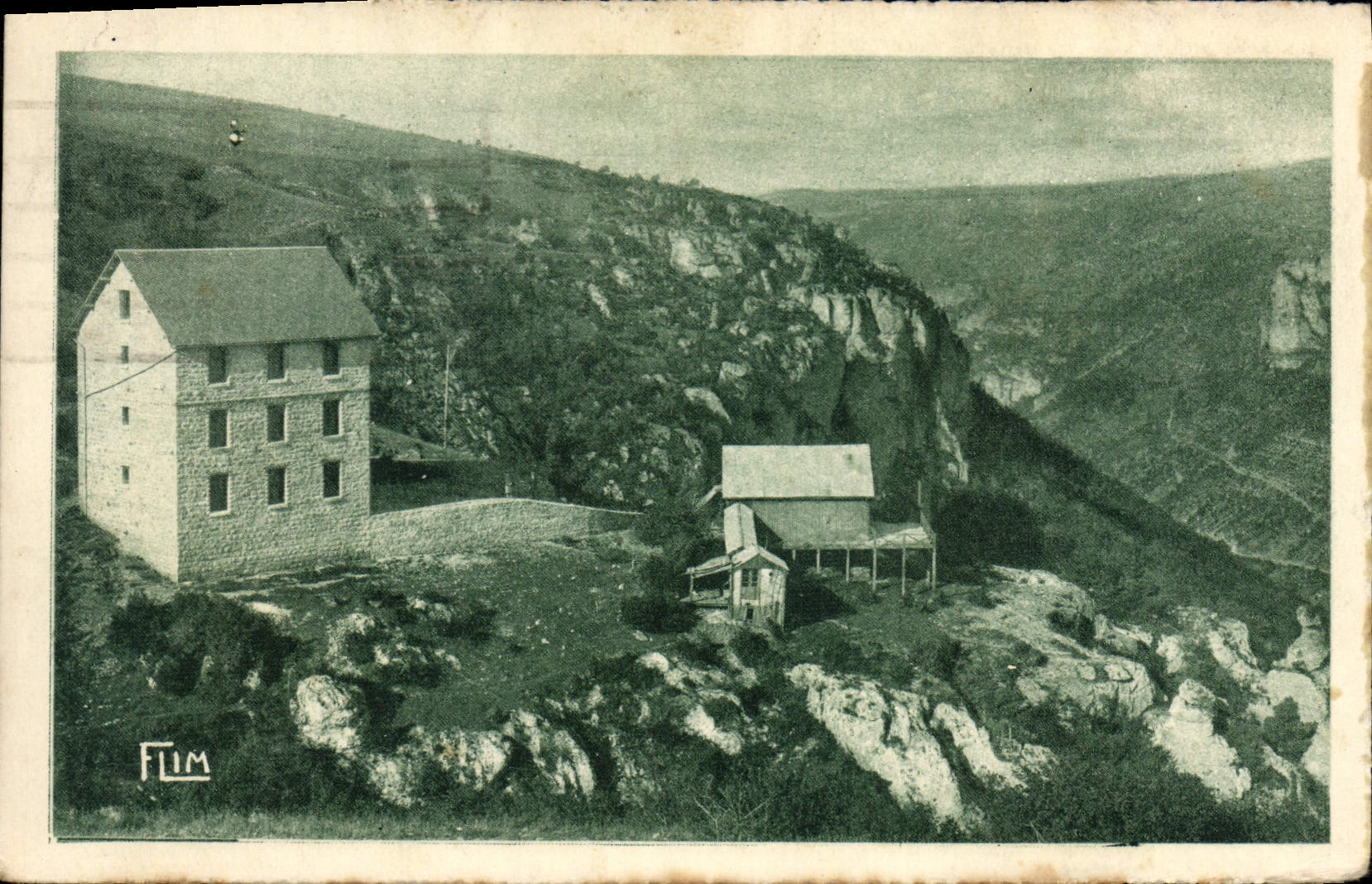 VINTAGE POSTCARD Alpinism Cave of Dargilan the hotel at the edge of the canyon of Jonte