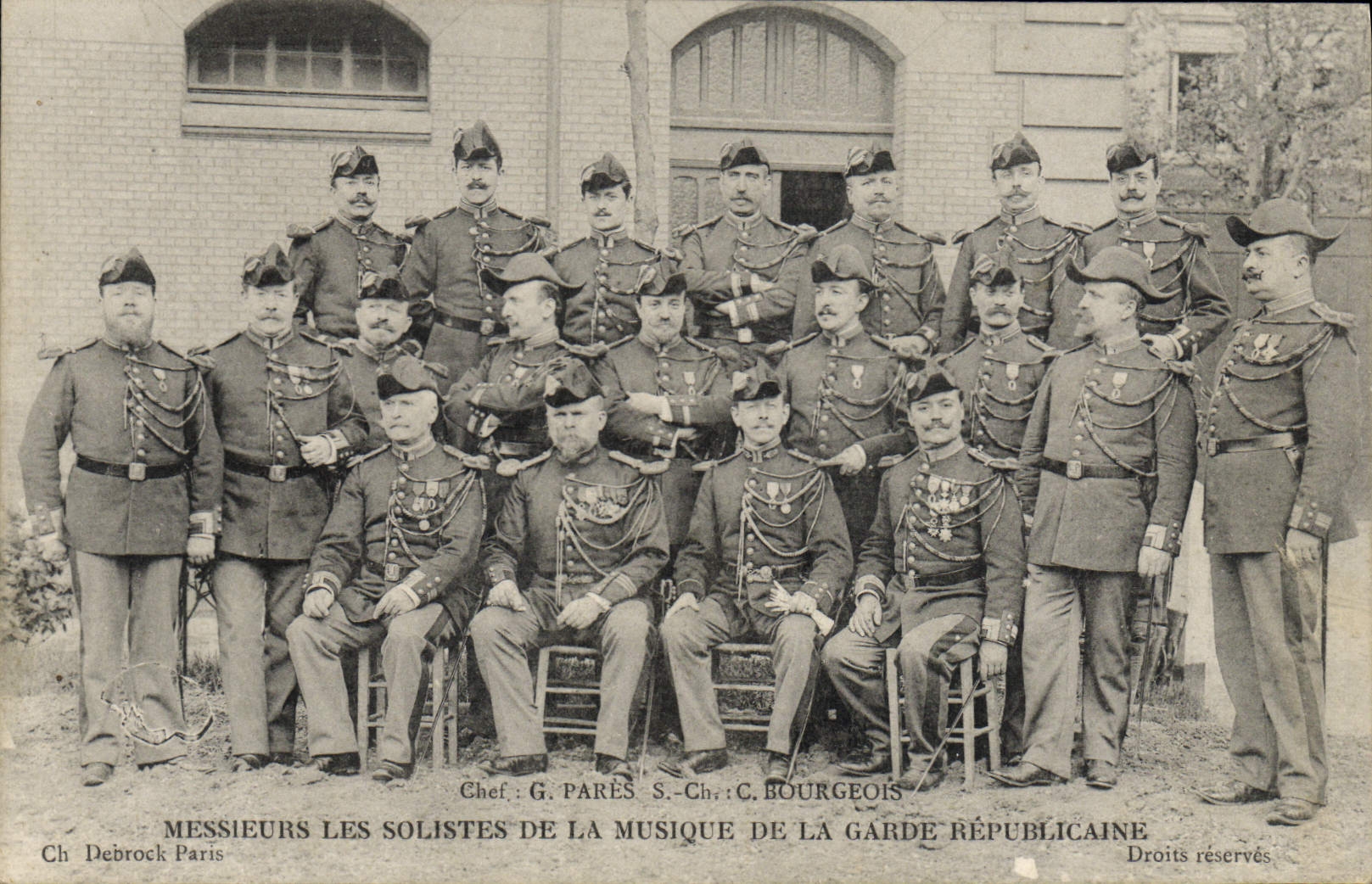 Los solistas de Militaria de la POSTAL de la VENDIMIA de la música republicana del protector REMATAN