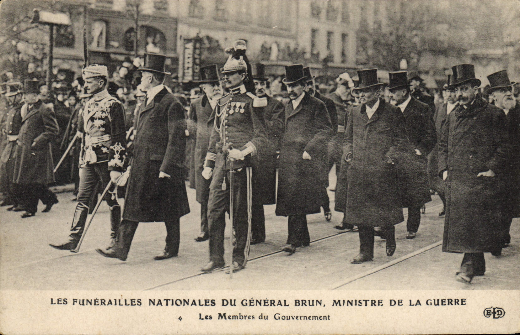 CPA Militaria Funerailles nationales du general Brun Ministre de la guerre Membres du gouvernement 