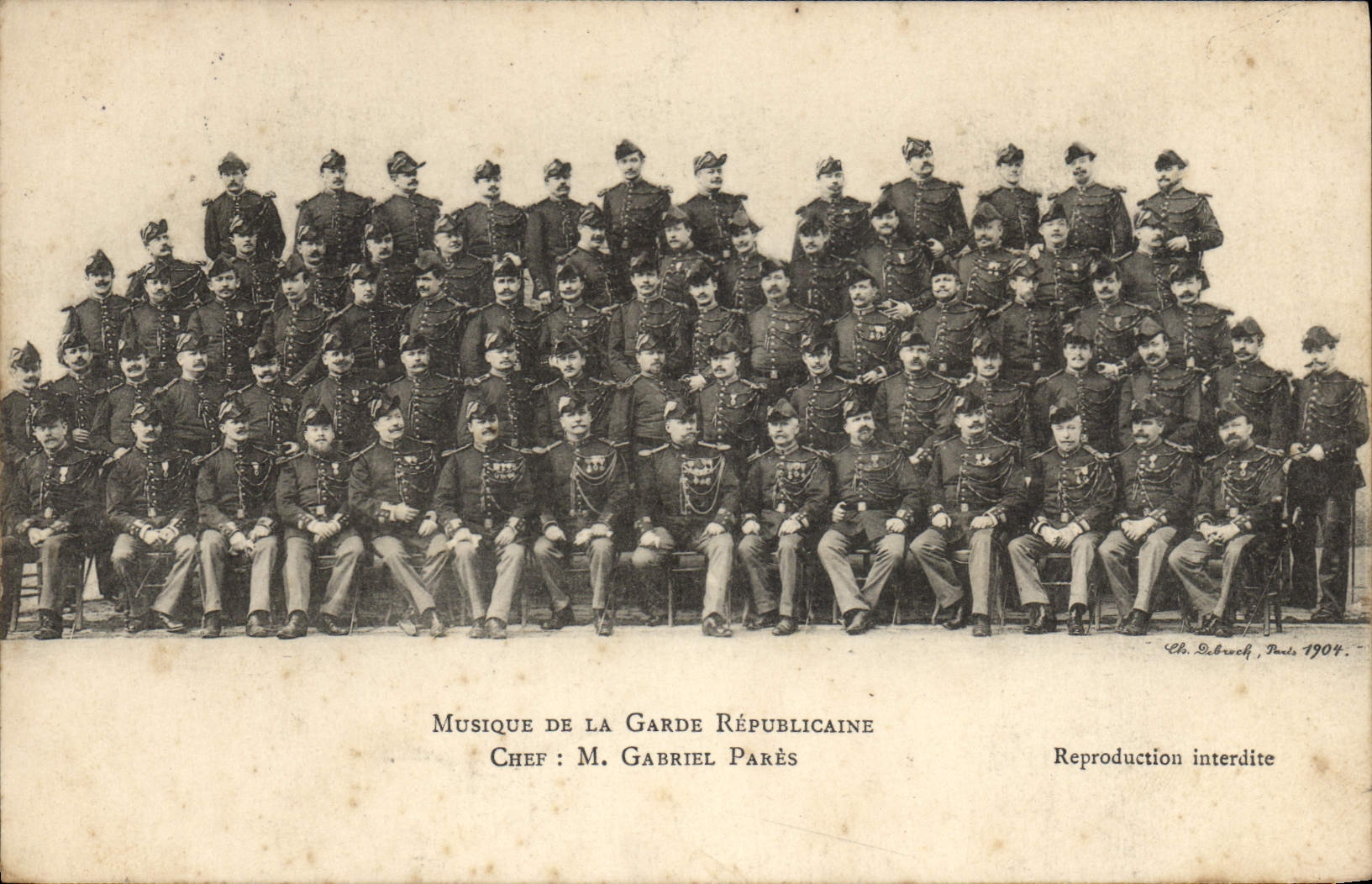 La POSTAL Militaria Musique de la VENDIMIA del protector republicano de Gabriel evita