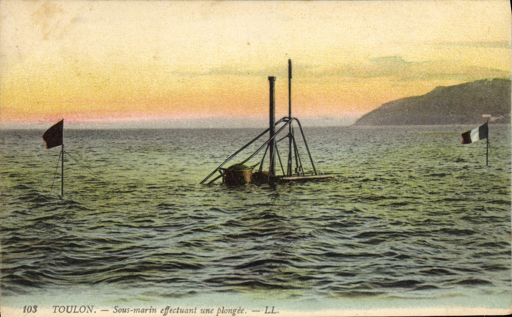 CPA Bateau Toulon Sous marin effectuant une plongee