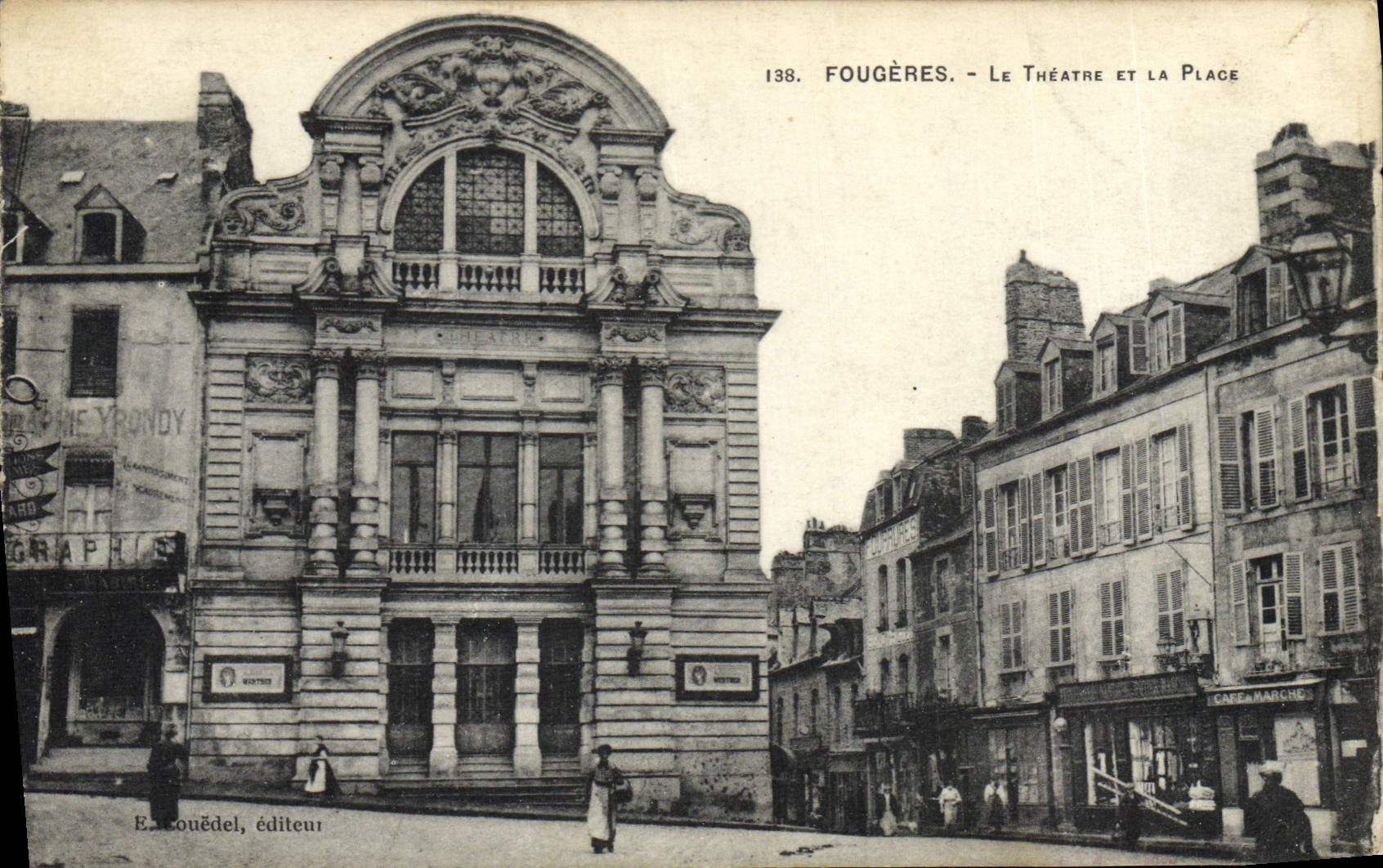 CPA Fougeres Le Theatre et la place 