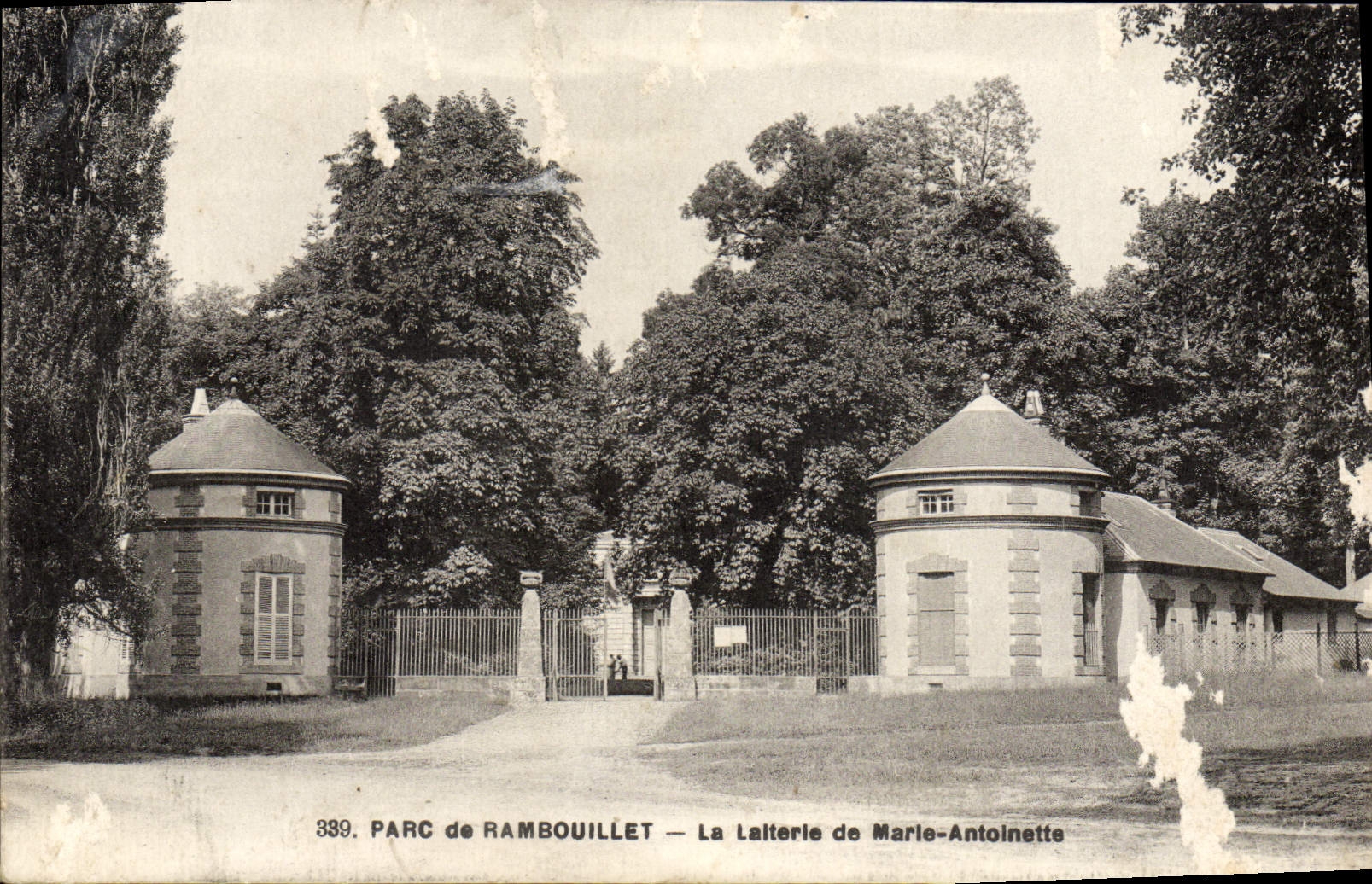 CPA Parc De Rambouillet La laiterie de Marie Antoinette