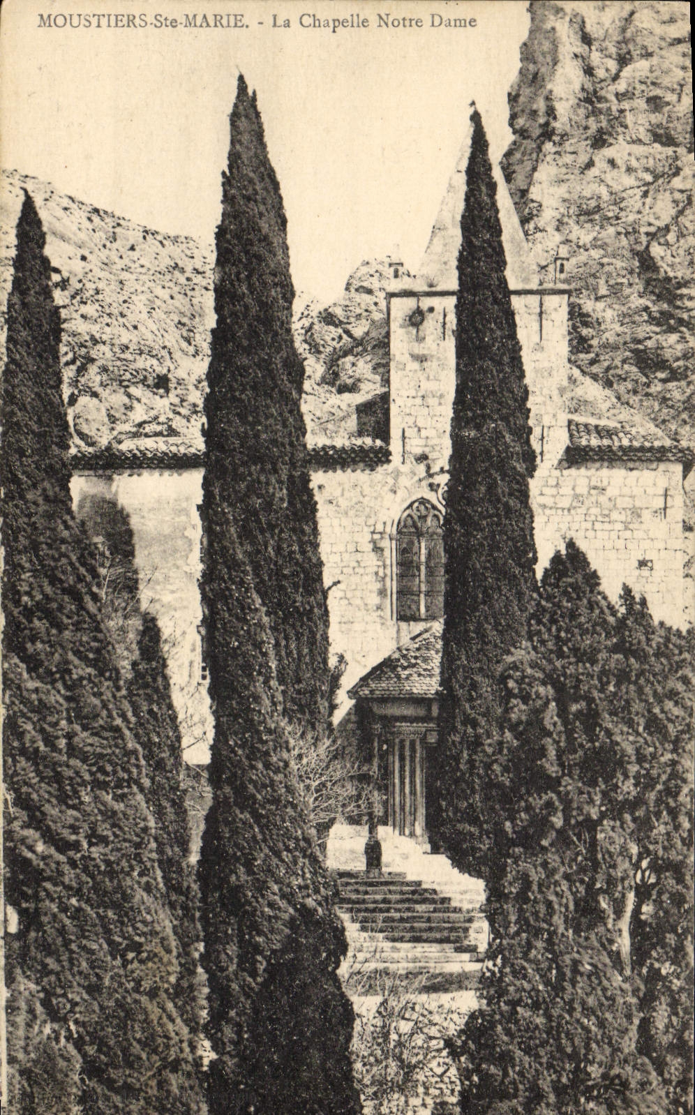 VINTAGE POSTCARD Moustiers Sainte Marie La Chapelle Notre Dame