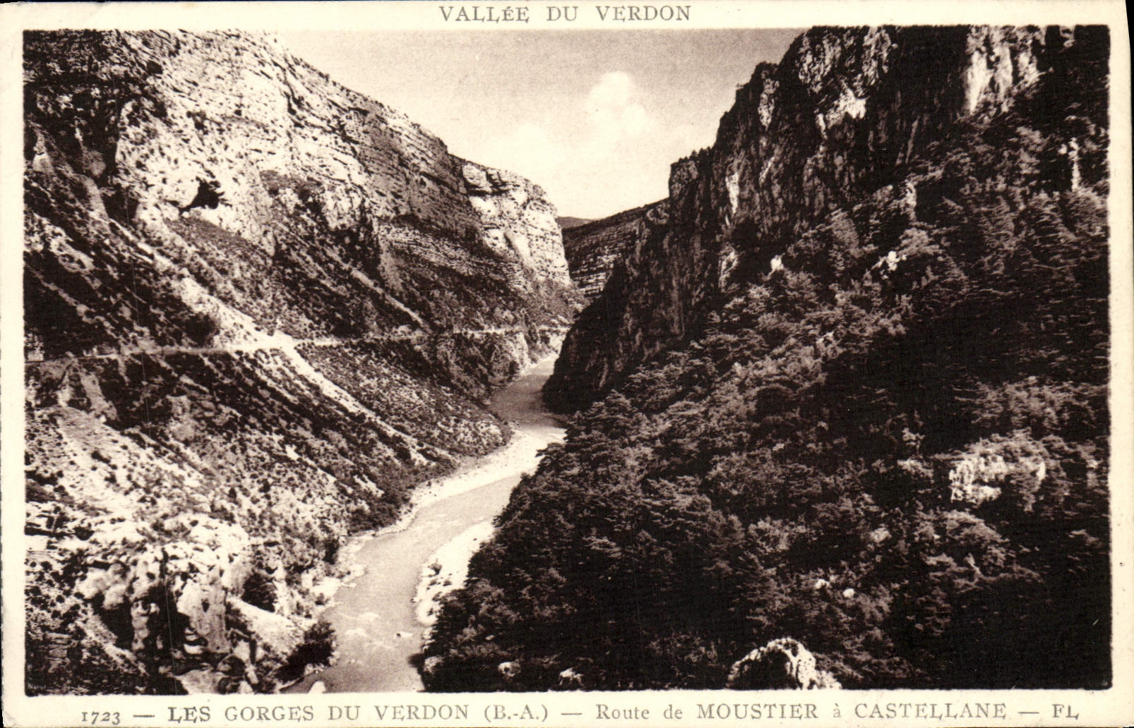 VINTAGE POSTCARD Gorges Of the Verdon Road De Moustier Castellane