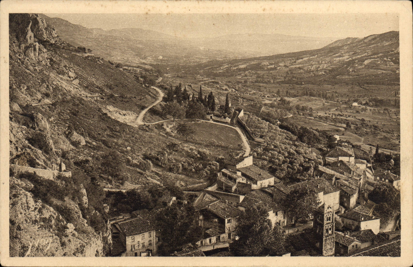 VINTAGE POSTCARD Moustiers Sainte Marie Panorama On the Valley