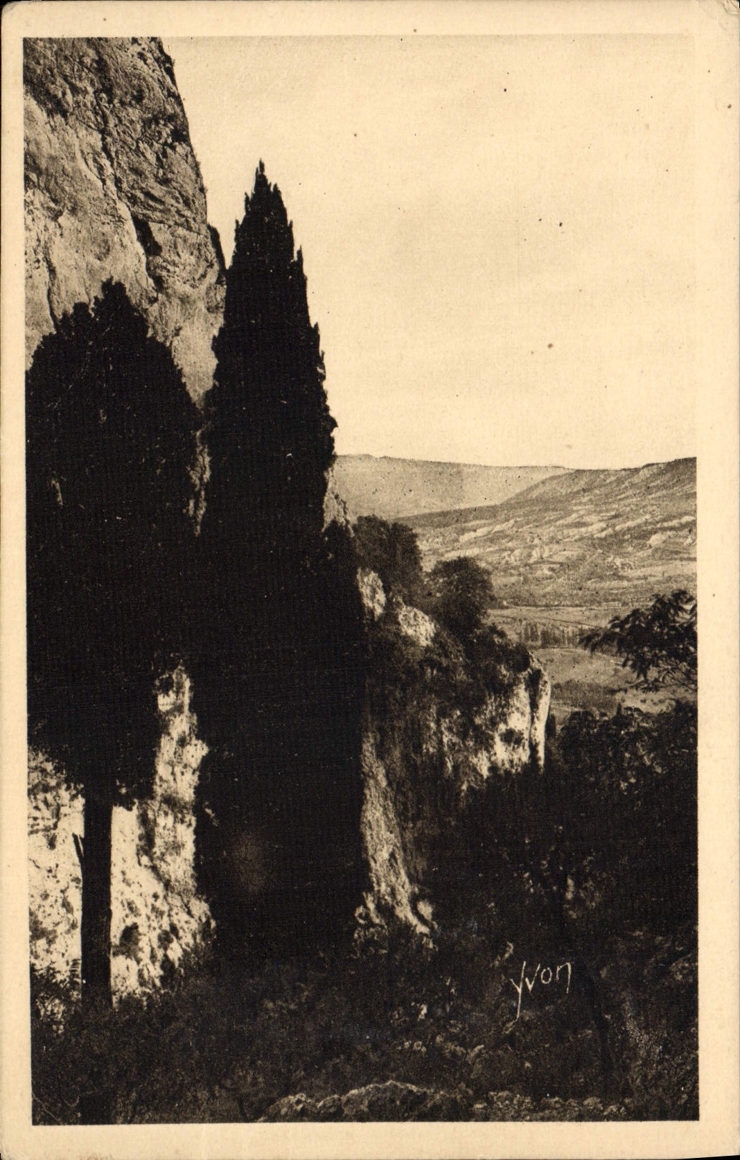 CPA Paysages Et Pierres De Provence Moustiers Sainte Marie Vue sur la vallee prise de la chapelle ND de Beauvoir