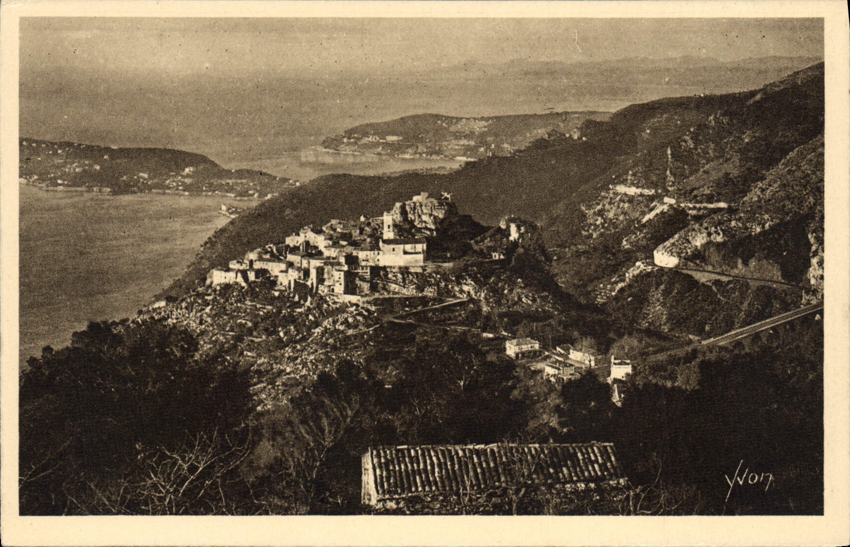 Opinión azul de la dimensión D Eze de la POSTAL de la VENDIMIA tomada del camino de la cornisa grande