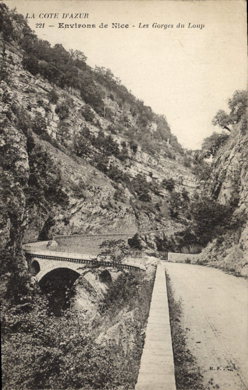 VINTAGE POSTCARD the Dimension Of Azure Surroundings Of Nice throats of the Wolf