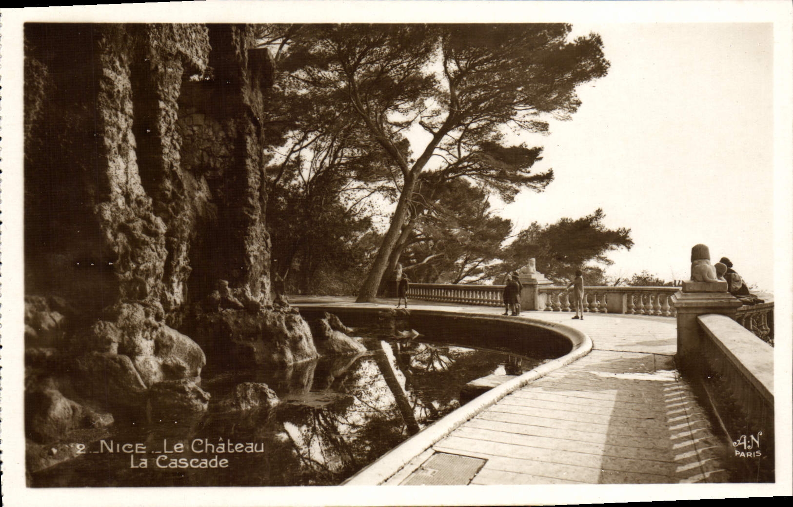 VINTAGE POSTCARD Nice the Castle the Cascade