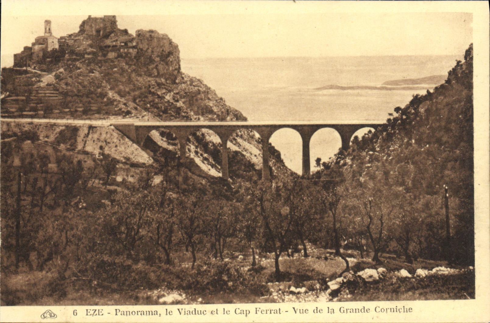 Panorama de Eze de la POSTAL de la VENDIMIA el viaducto y el cabo Ferrat visto de la cornisa grande