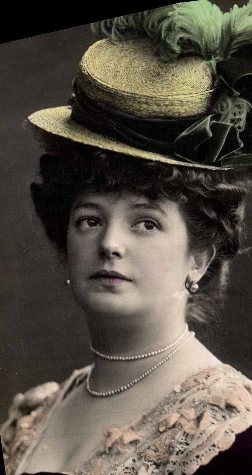 CPA Mode Femme Coiffe Chapeau (carte toilee)