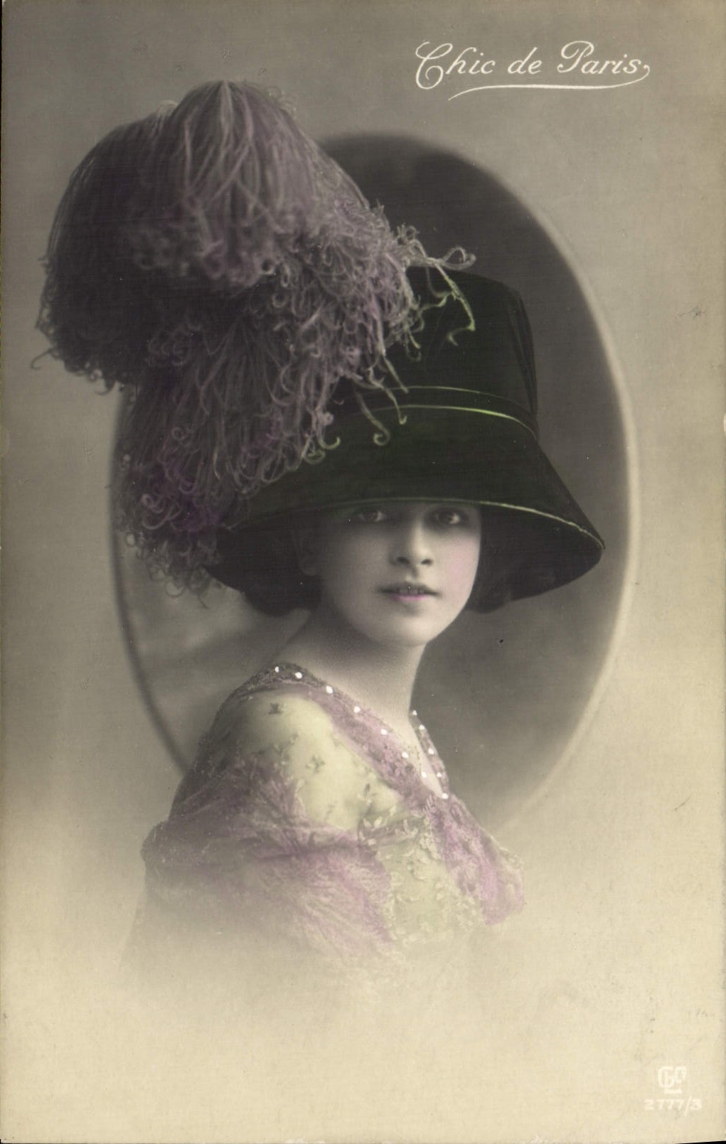 CPA Mode Femme Coiffe Coiffure Chapeau