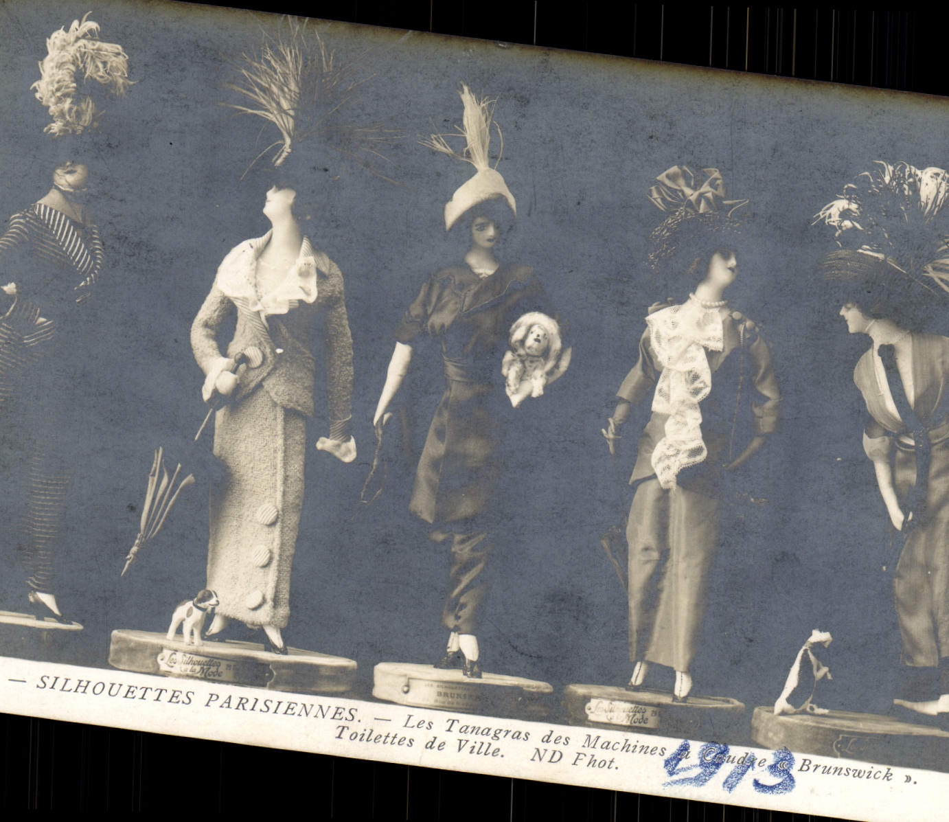 VINTAGE POSTCARD Mode Parisian Silhouettes Tamagras of the sewing machines of Brunswick Town clothes