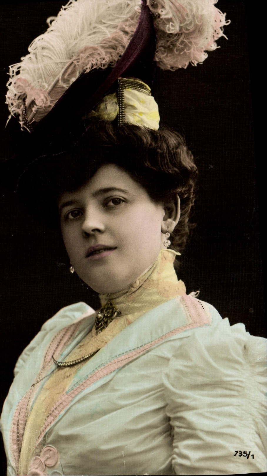 VINTAGE POSTCARD Mode Woman Caps Hairstyle Hat (chart toilee)