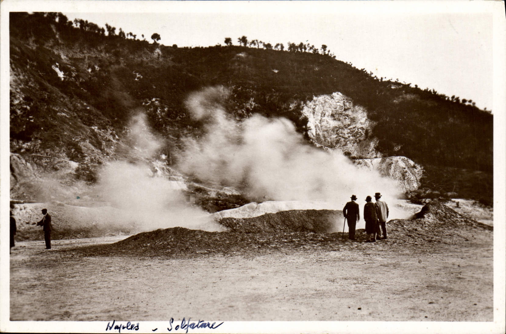VINTAGE POSTCARD Volcano Naples Sulfur spring