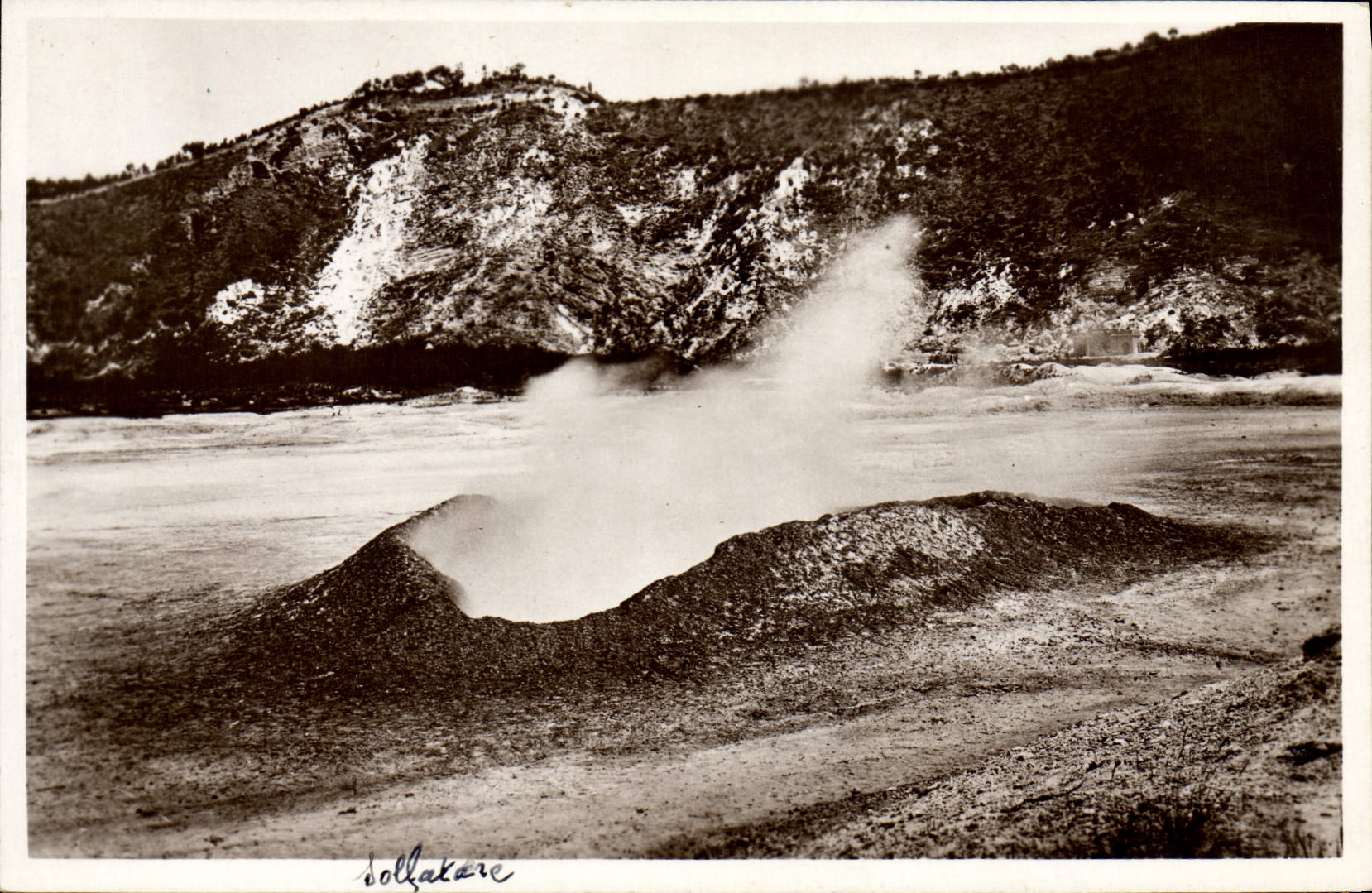 VINTAGE POSTCARD Volcano Napoli Sulfur spring