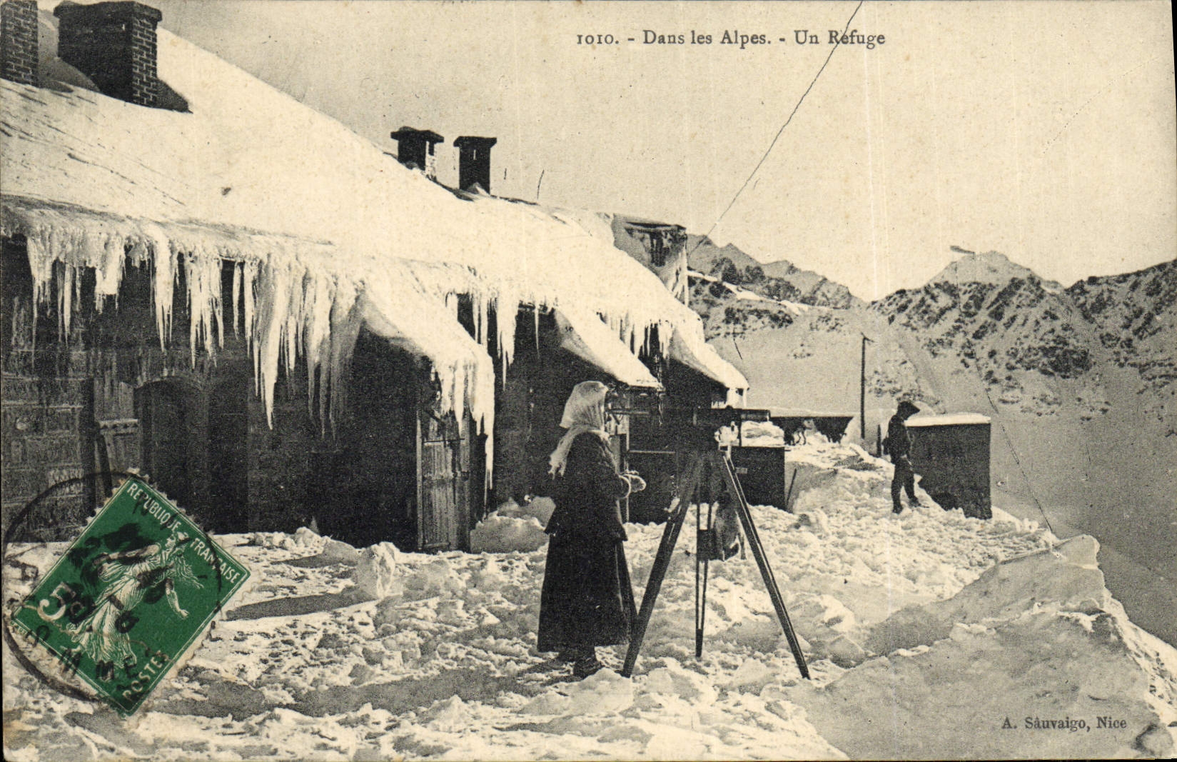 CPA Alpinisme Dans les Alpes Un refuge Jumelles