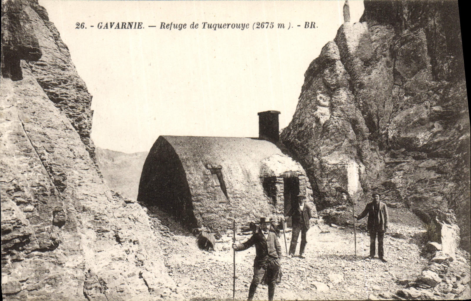 VINTAGE POSTCARD Alpinism Gavarnie Refuge of Tuquerouye