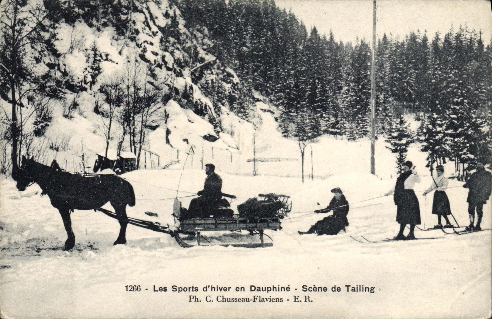 VINTAGE POSTCARD Winter sports Ice-skating Scene of Tailing