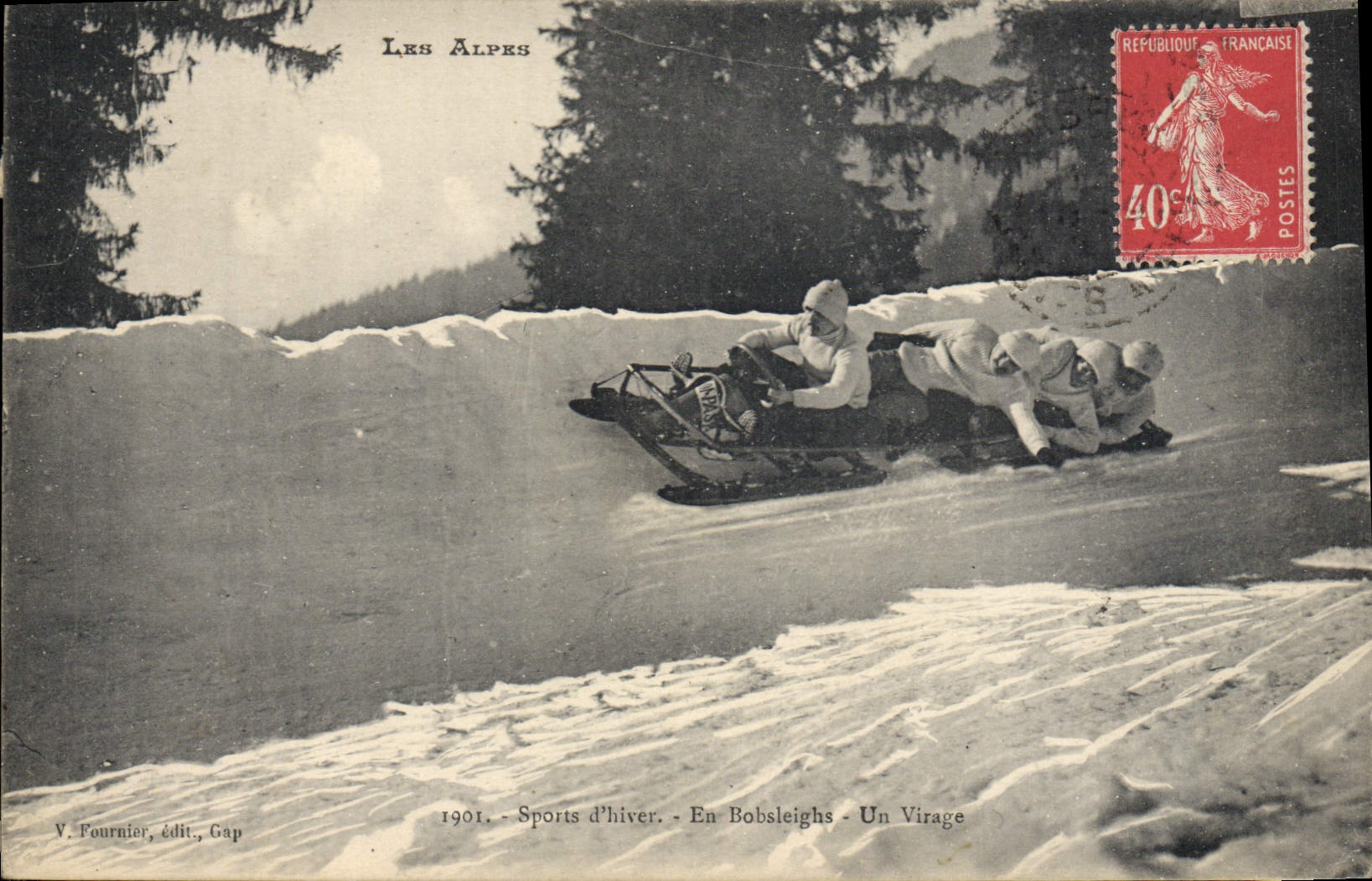 VINTAGE POSTCARD Winter sports Ice-skating In Bobsleighs a turn
