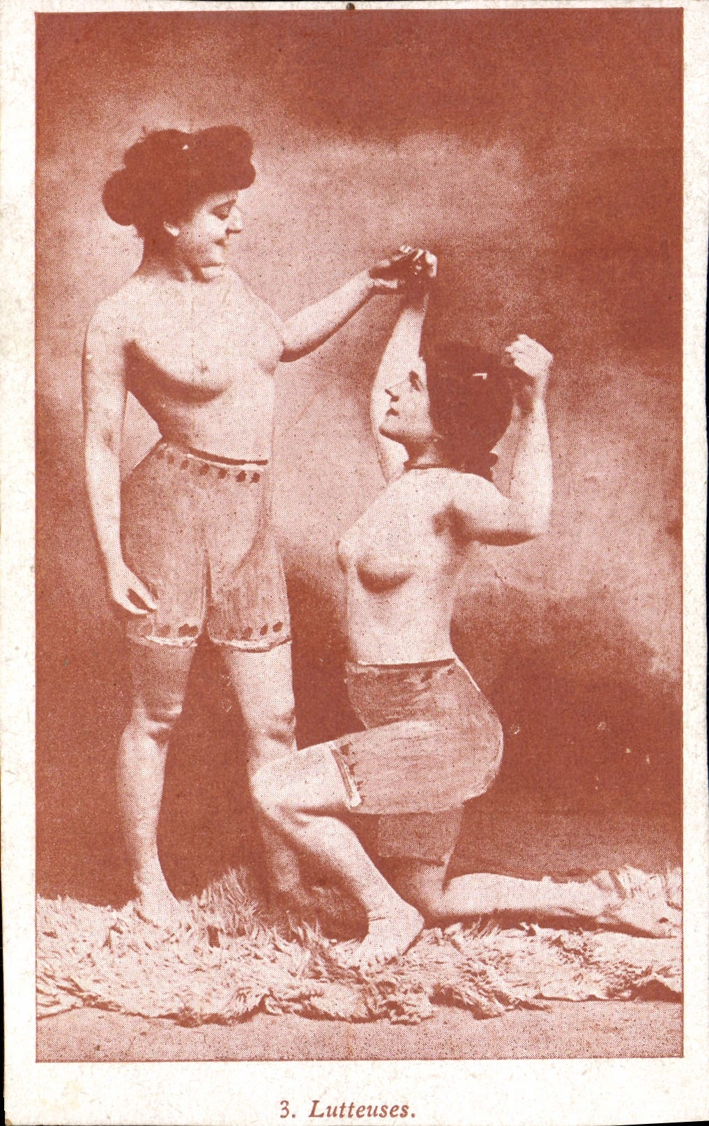 CPA Femmes nu erotique Luteuses