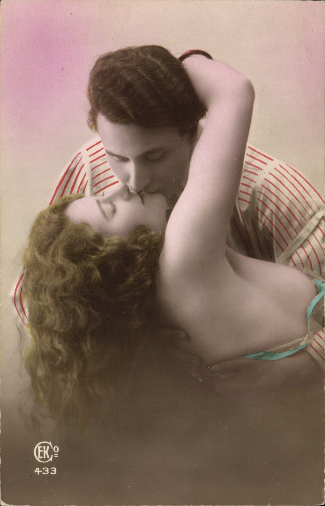 VINTAGE POSTCARD Woman kiss