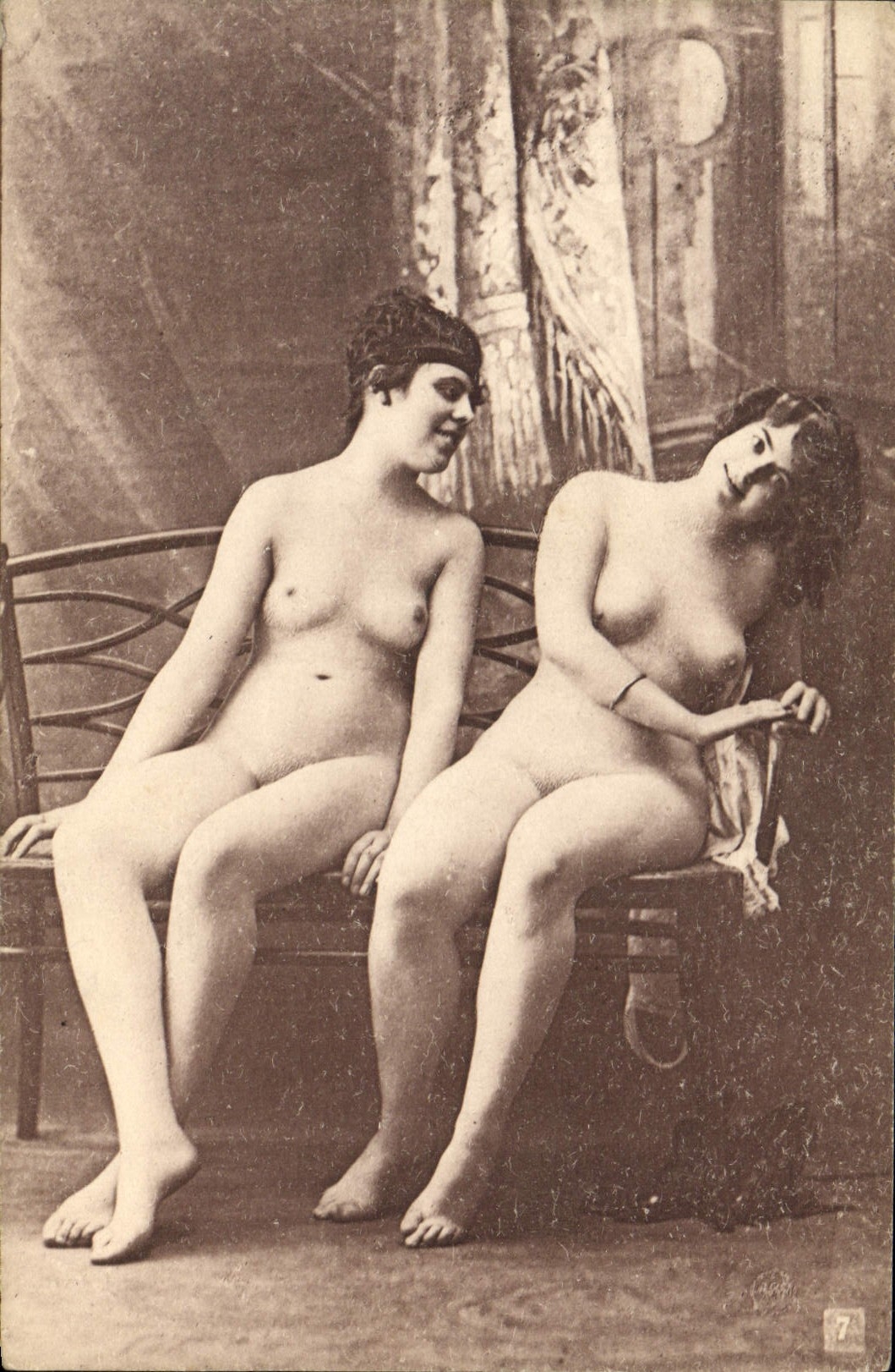 CPA Femmes nu erotique