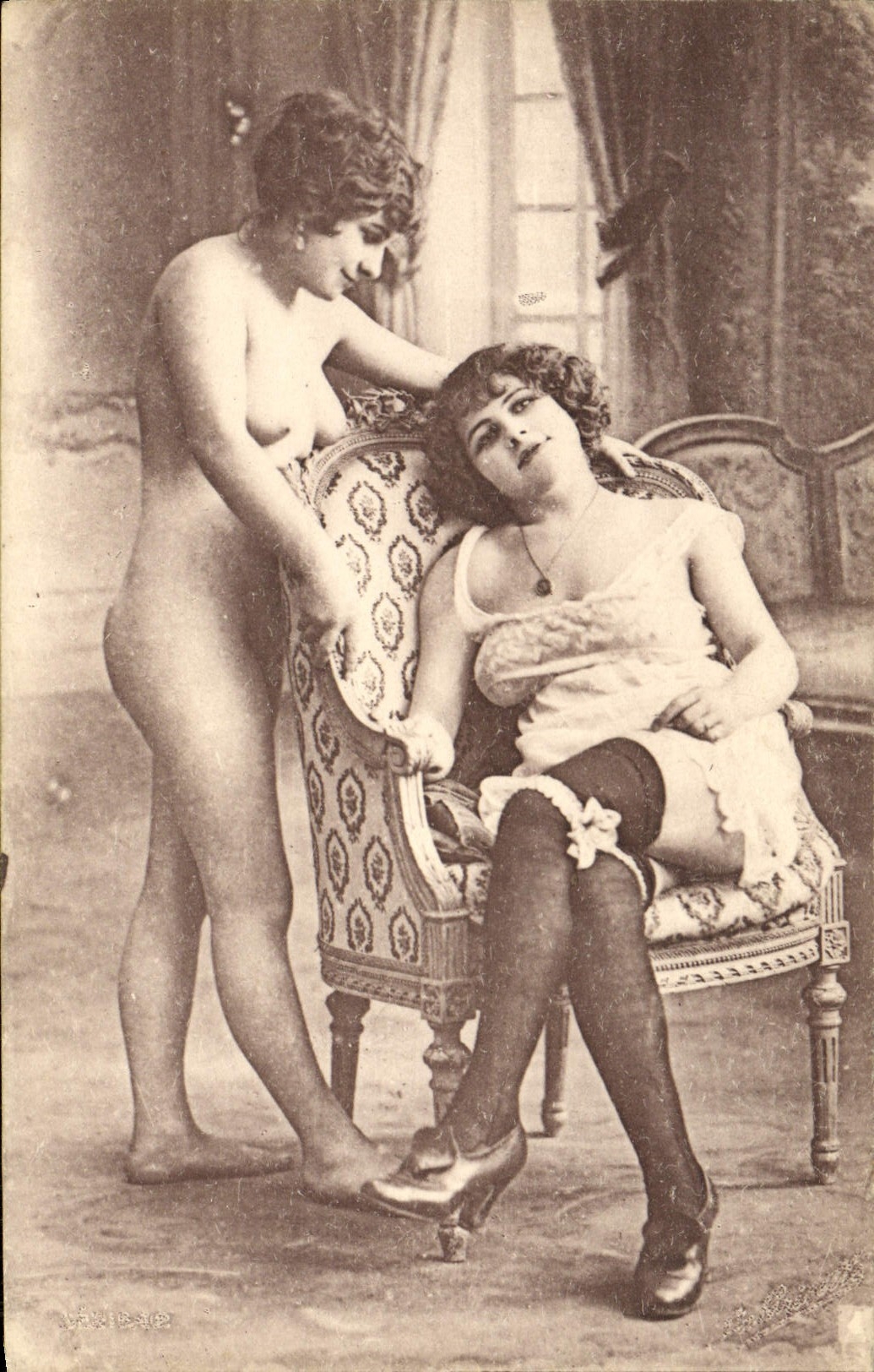 CPA Femmes nu erotique