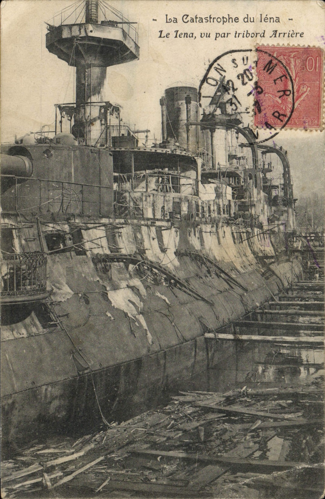 CPA Bateau de guerre La catastrophe du Iena Le Iena vu par tribord arriere