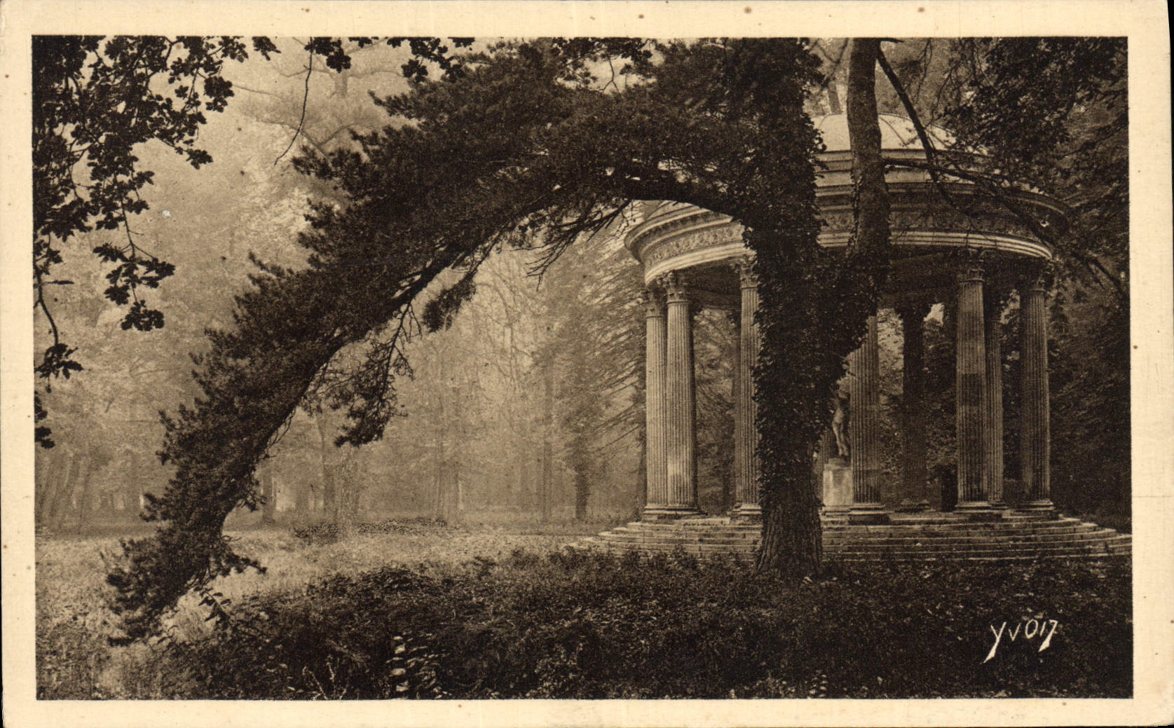 VINTAGE POSTCARD Palate Of Versailles the temple of the love