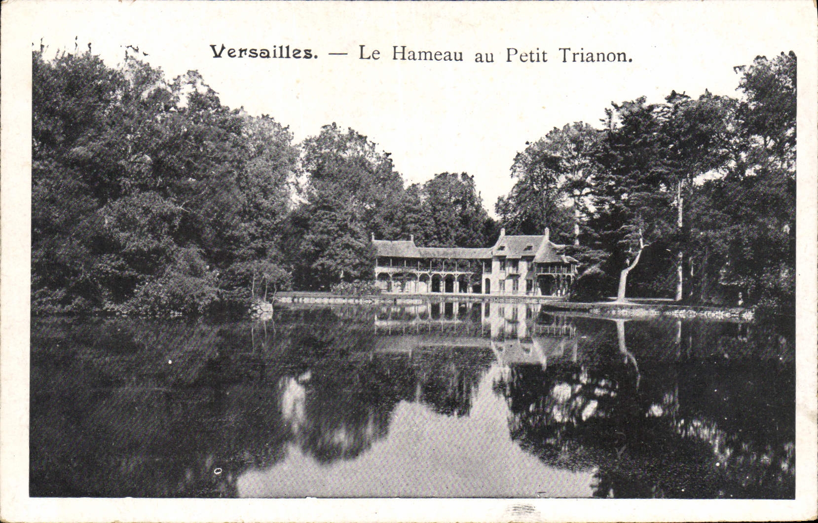 CPA Palais De Versailles Le Hameau au Petit Trianon