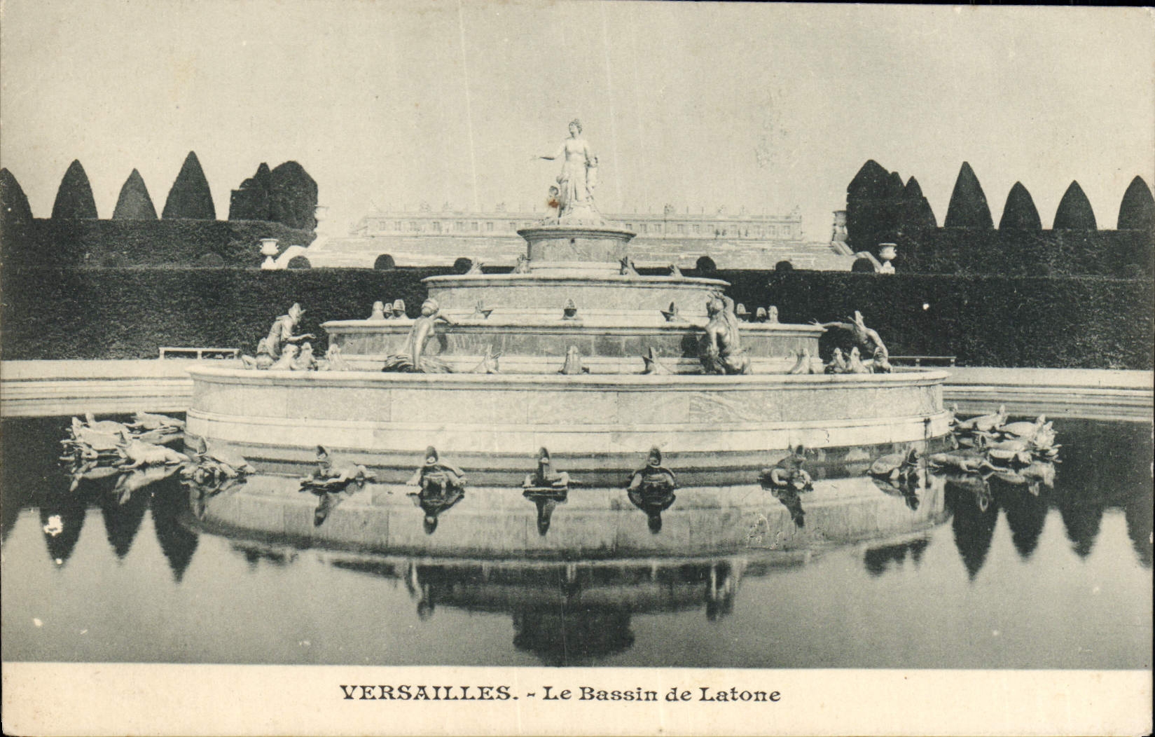 CPA Palais De Versailles Le bassin de Latone 