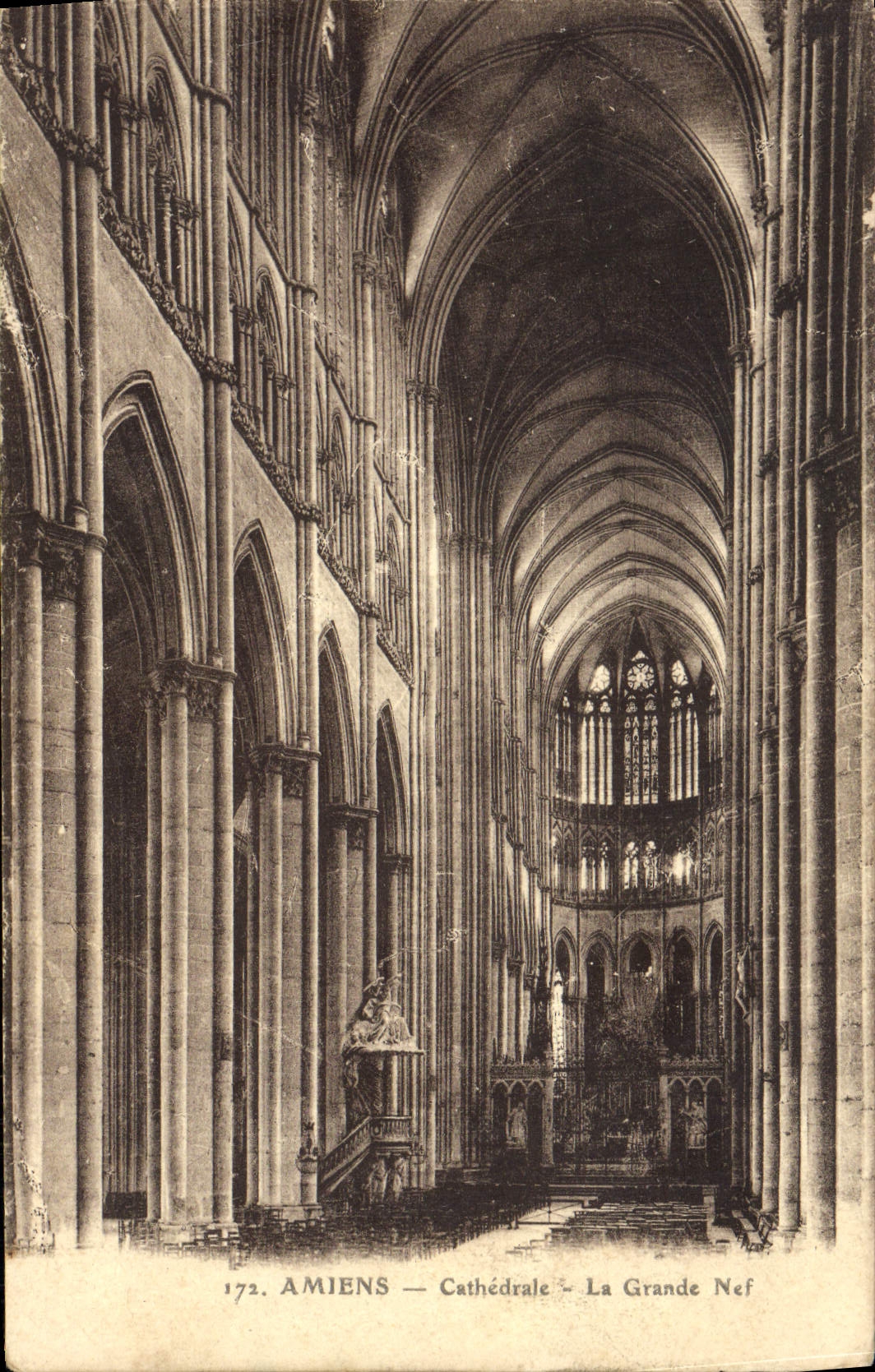 VINTAGE POSTCARD Amiens Cathedral the great nave