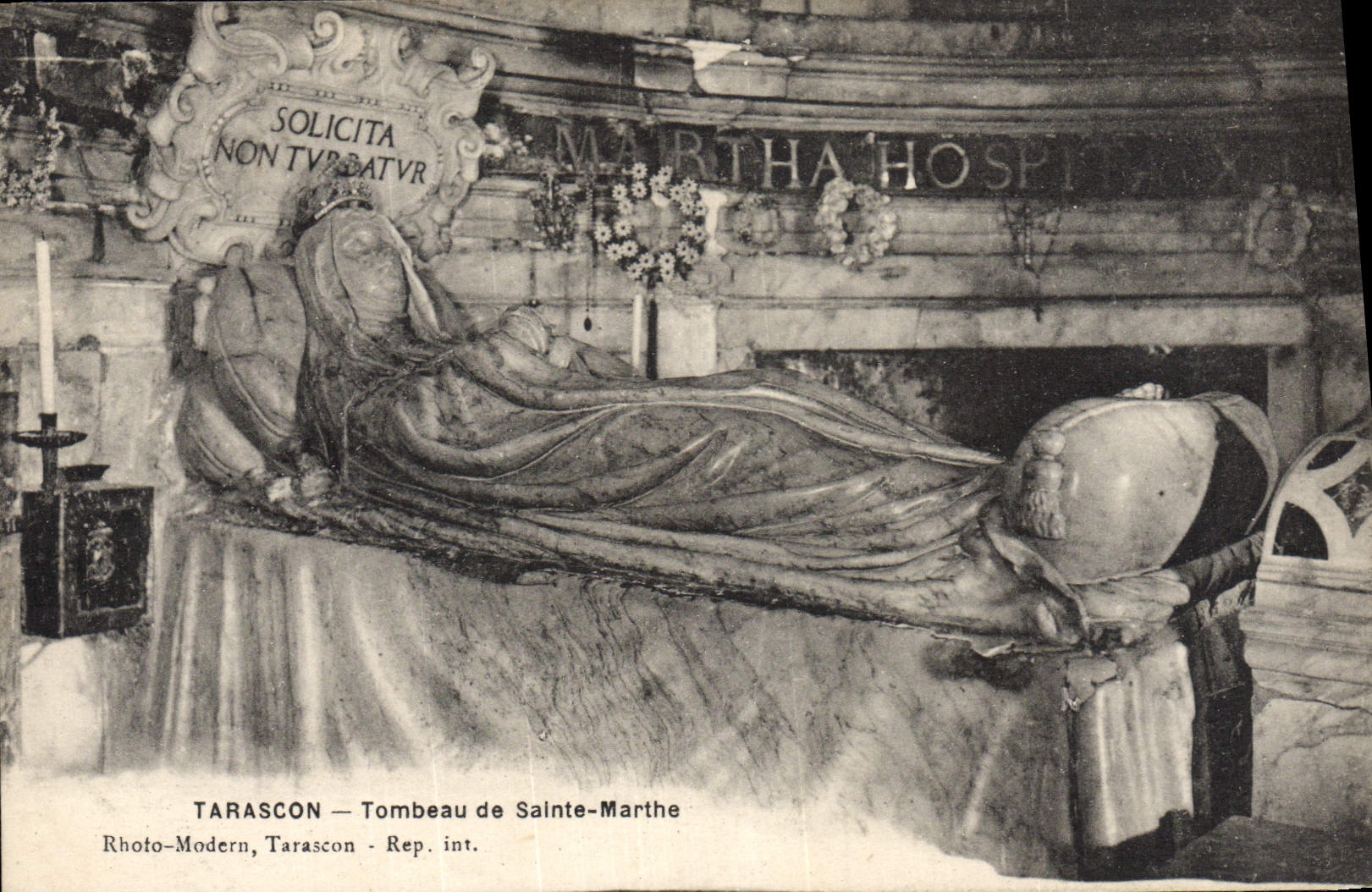 CPA Tarascon Tombeau de Sainte Marthe