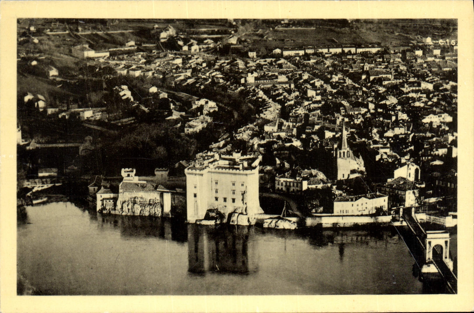 CPA Tarascon Chateau du Roi Rene Vue prise en avion