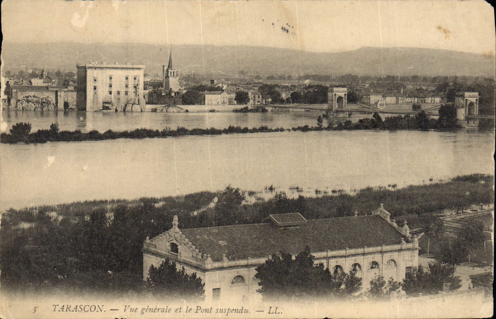 CPA Tarascon Vue Generale et le Pont Suspendu