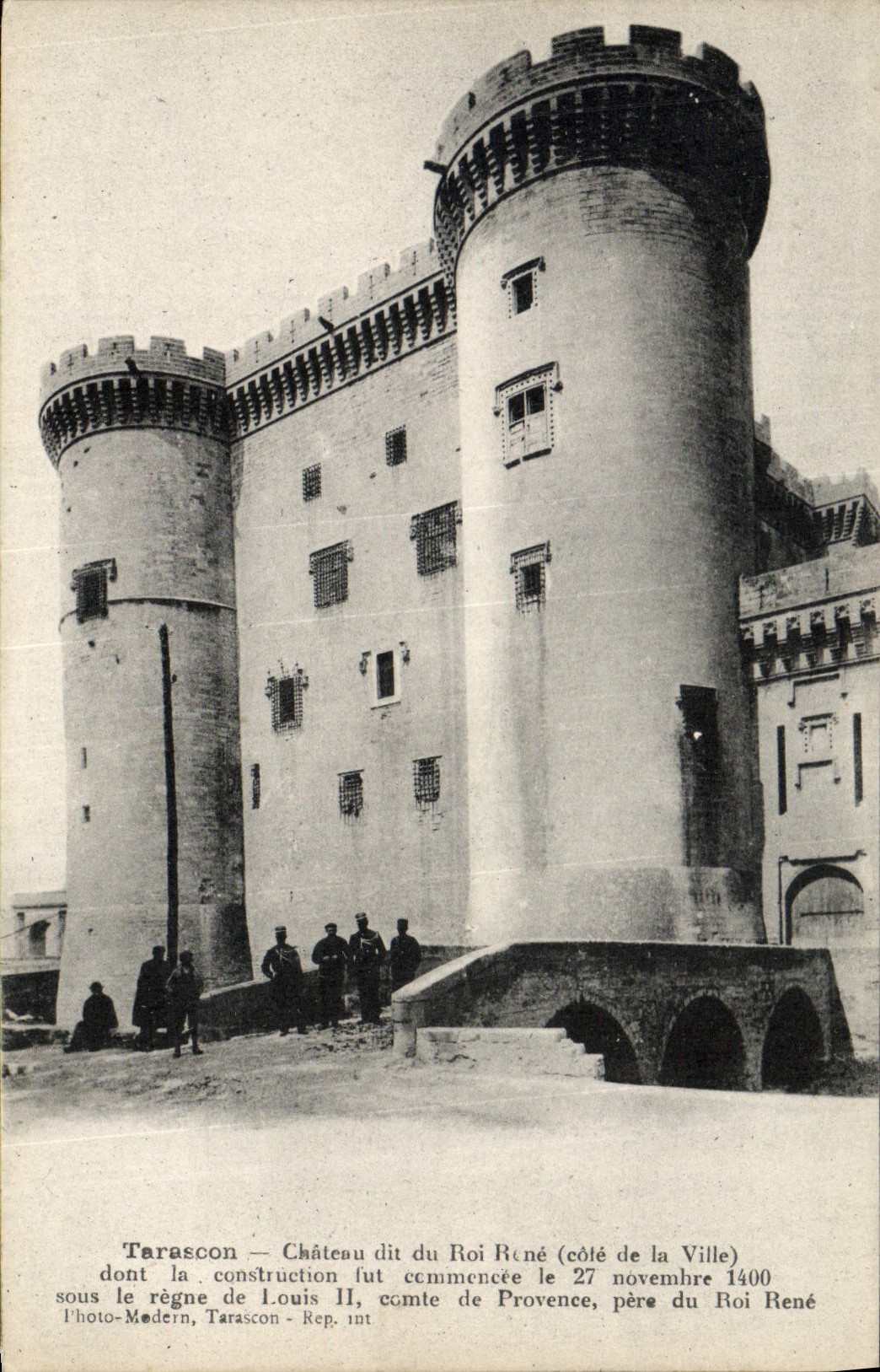 CPA Tarascon Le Chateau du Roi Rene cote de la Ville