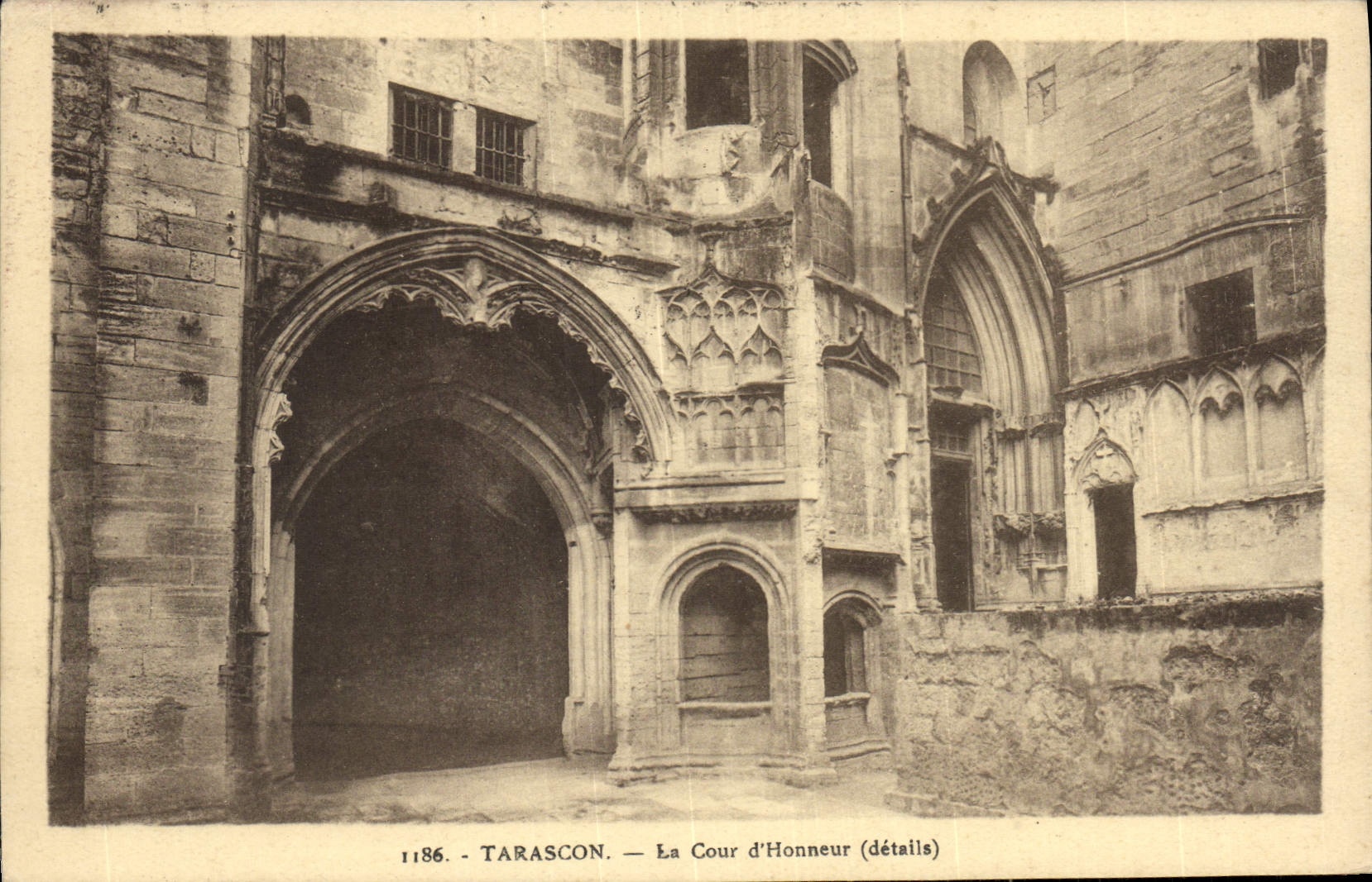 CPA Tarascon La Cour D'Honneur details